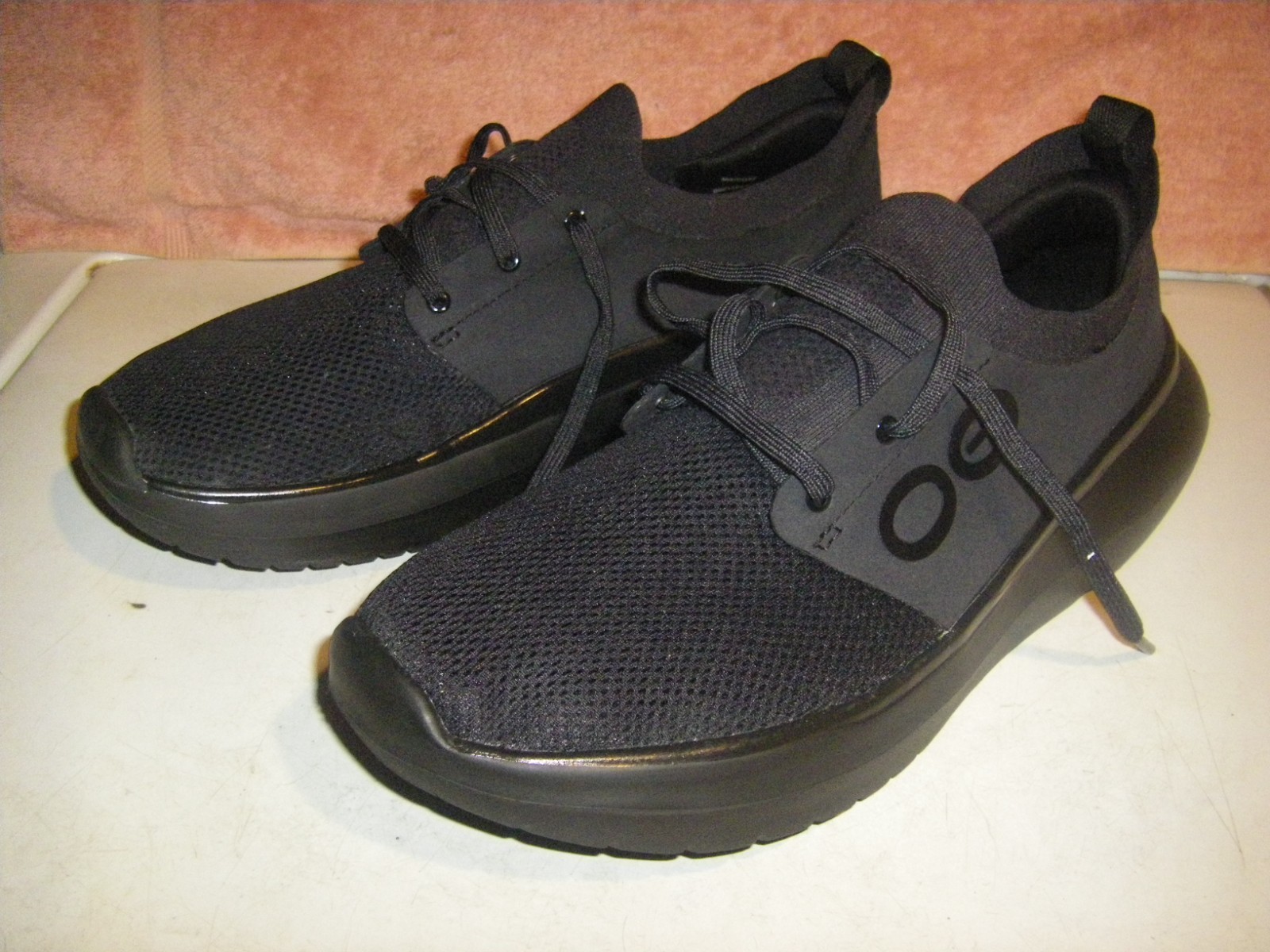 Oofos Men’s OOmy Stride Lace Up Recovery Shoes M9/42