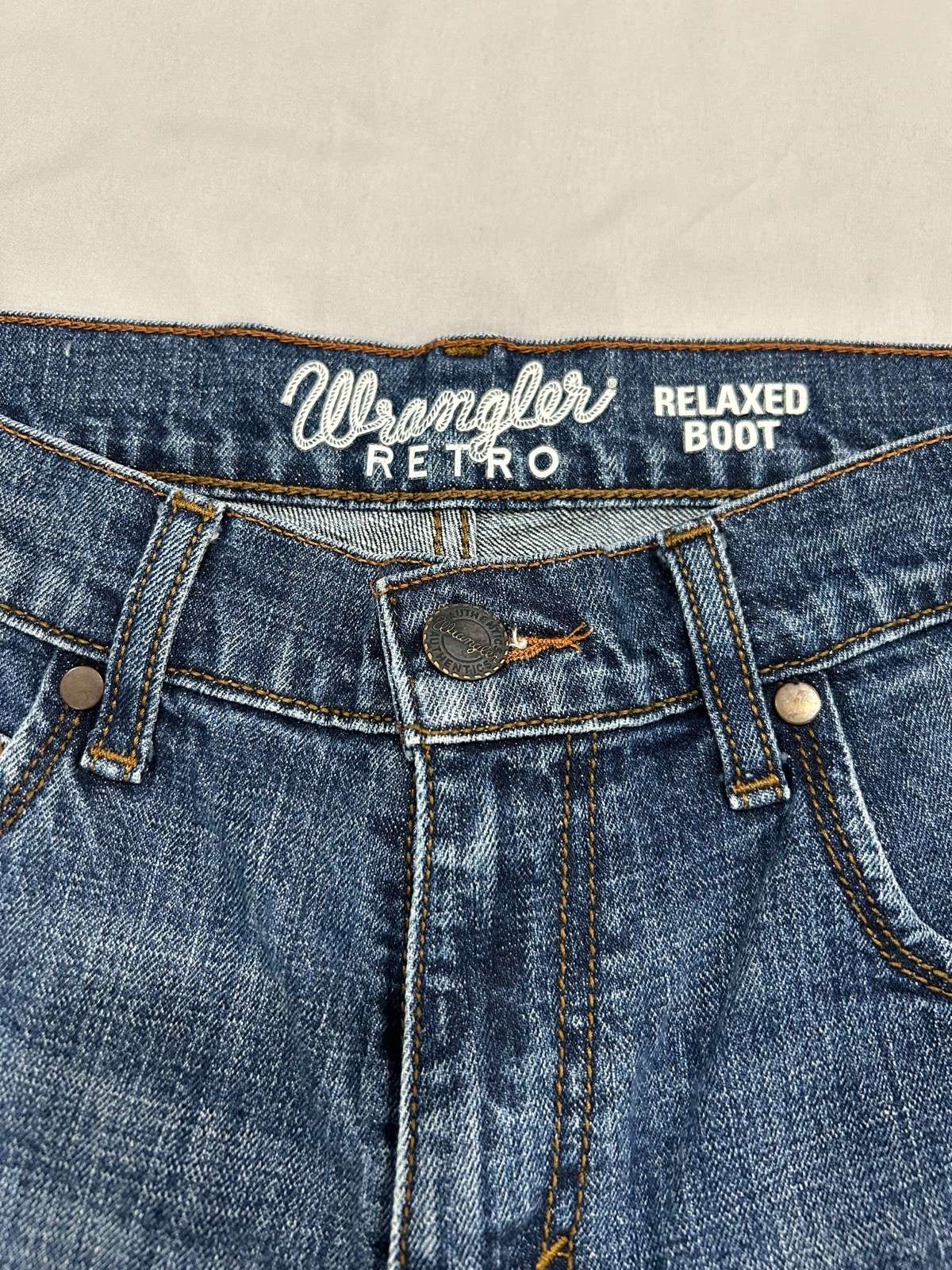 Wrangler Men’s Relaxed Fit Bootcut Blue Denim Jeans Mid Rise Medium Wash 30×30
