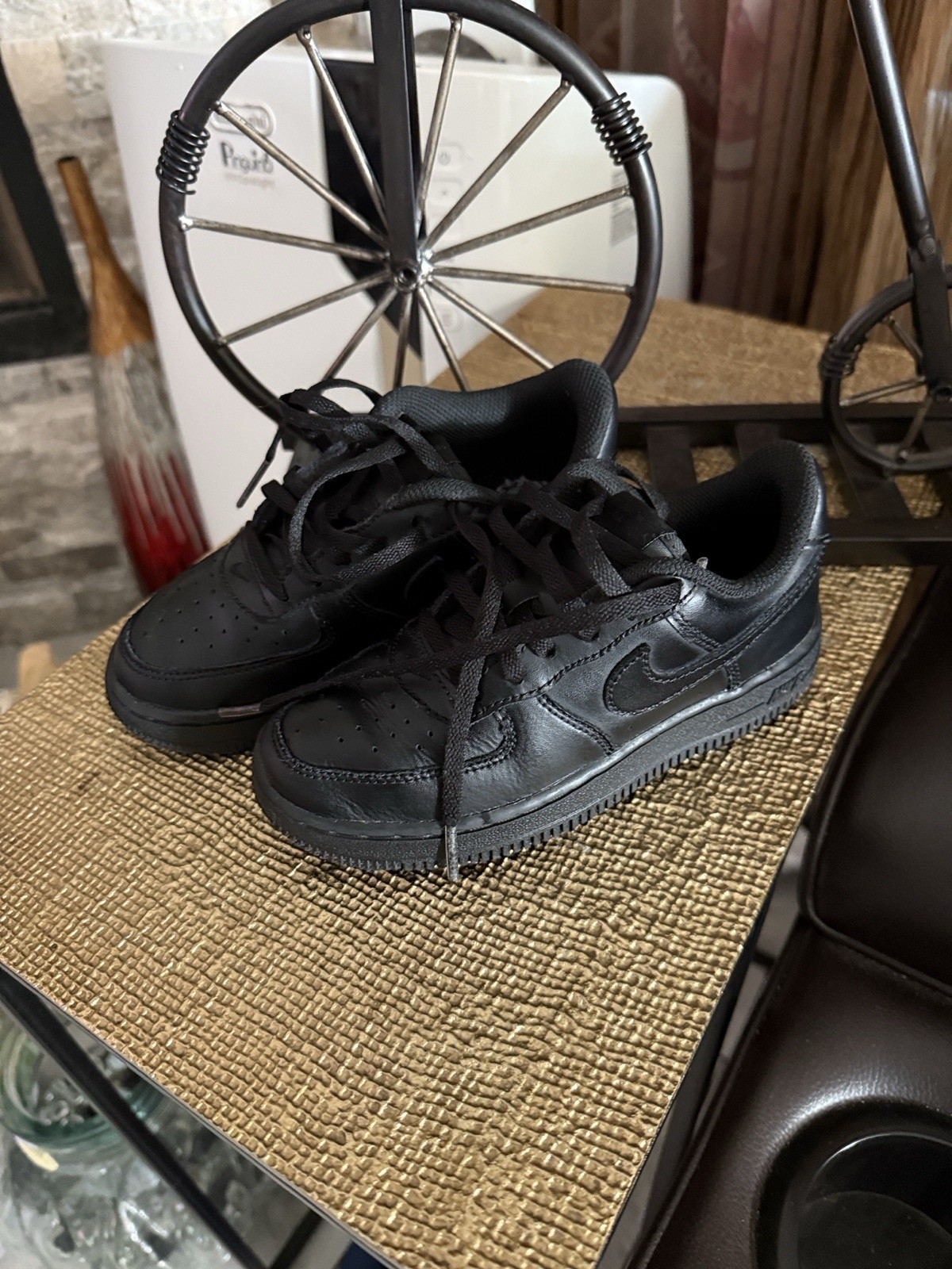 Kids Nike Black Low Top Athletic Sneakers Leather Upper Rubber Outsole Lace-Up