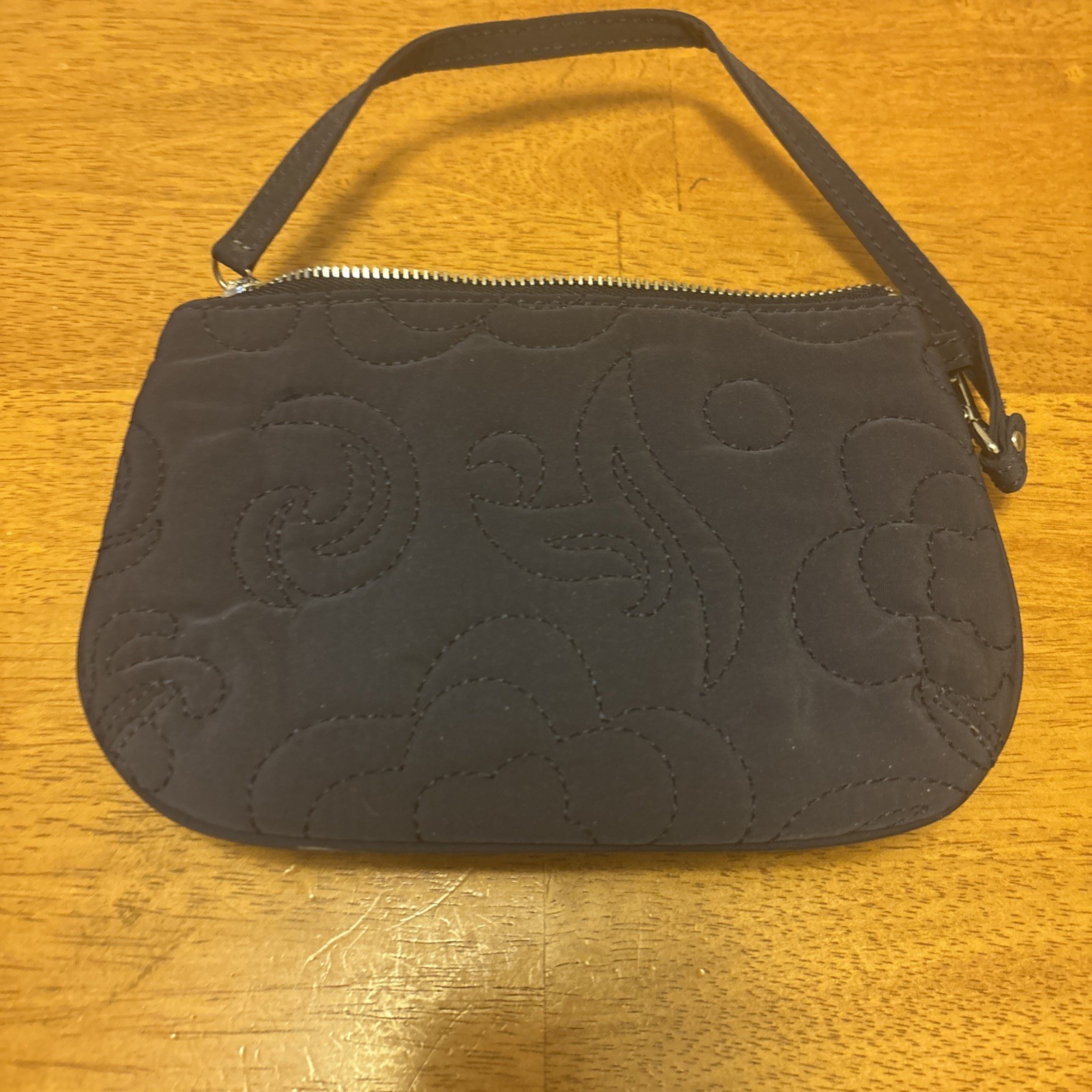 Sleek Y2K Vera Bradley Black Quilted Lightweight Pouch Push Lock / Zip