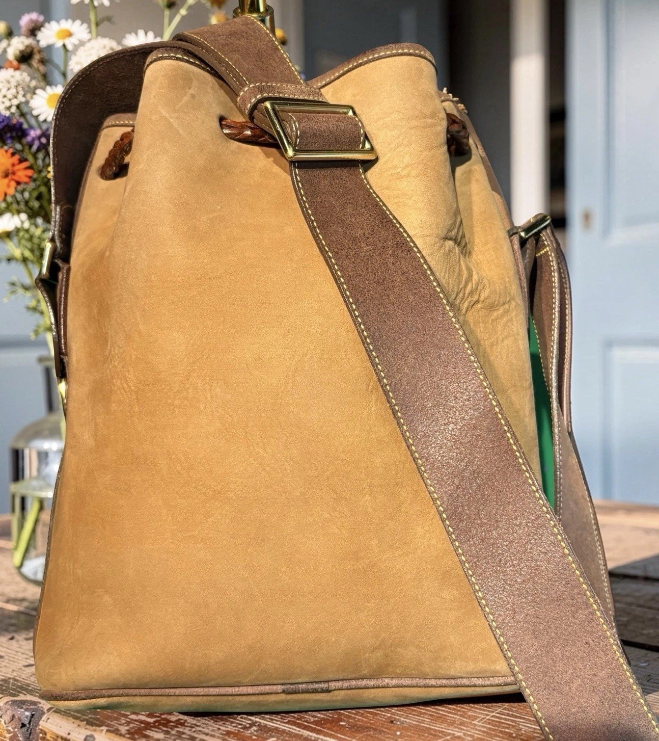 Dooney Bourke Vintage Saddle Tan Brown Bucket Drawstring Sac Bag Nubuck Leather