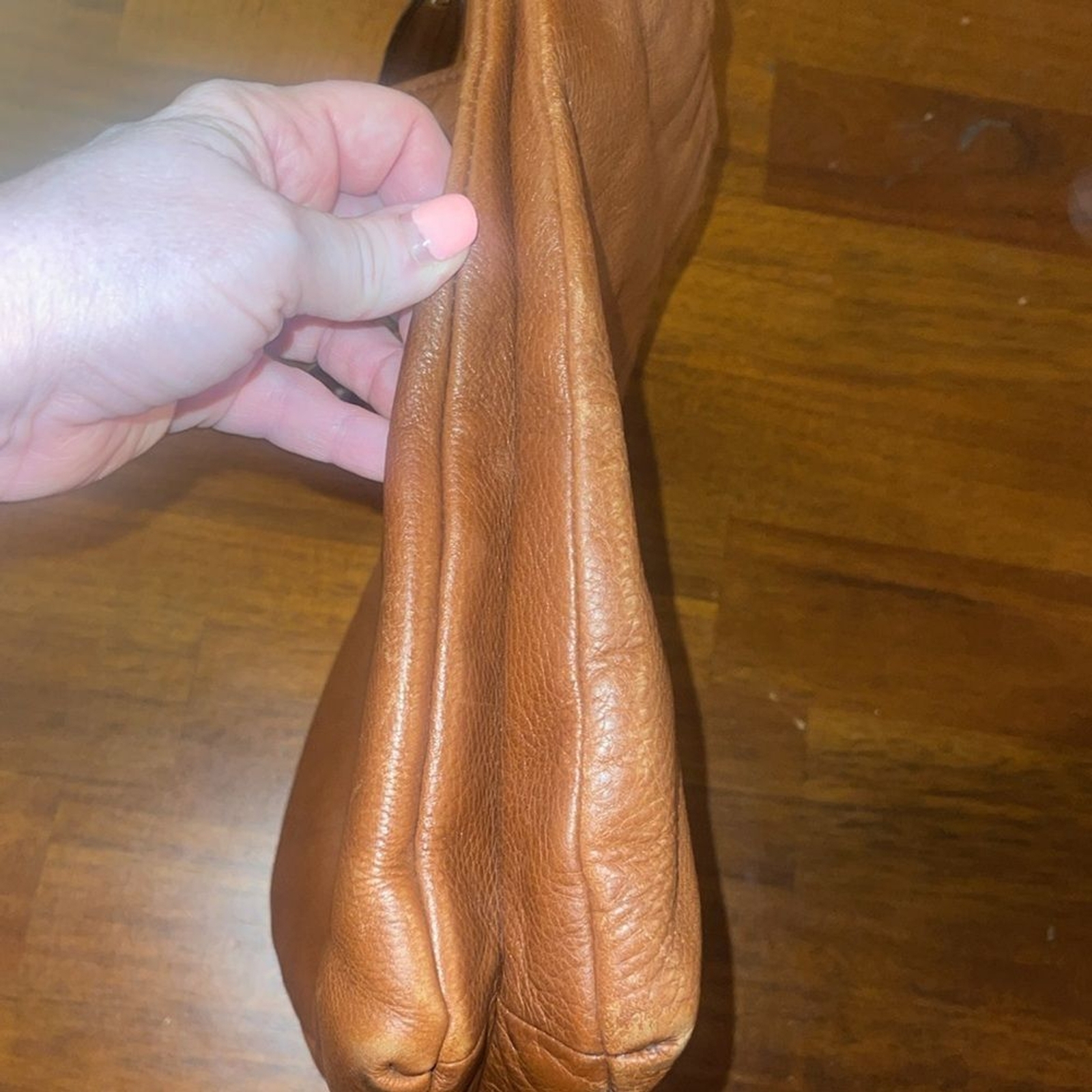 Coach Madison Pebbled Leather Shoulder Bag. Camel brown. Code 27858.