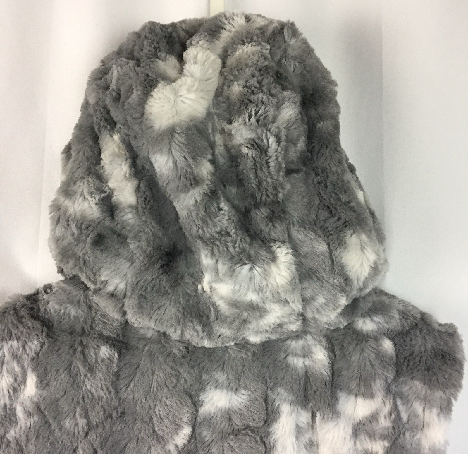 NWOT Dennis Basso Snap Front Faux Fur Hooded Vest Textured Gray Size Large Lined
