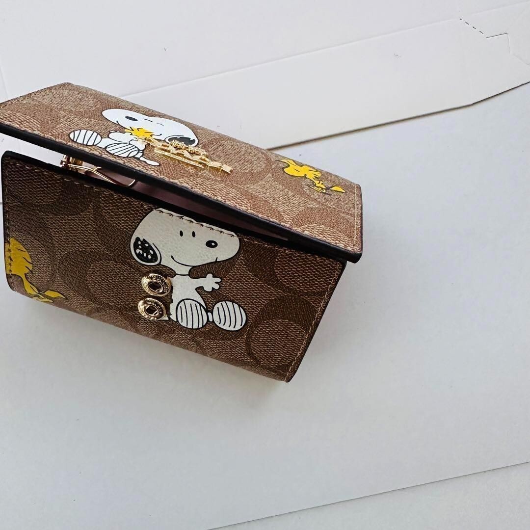 COACH x Peanuts 5 Key Case Snoopy Signature Smart Key CF250 outlet New With Box