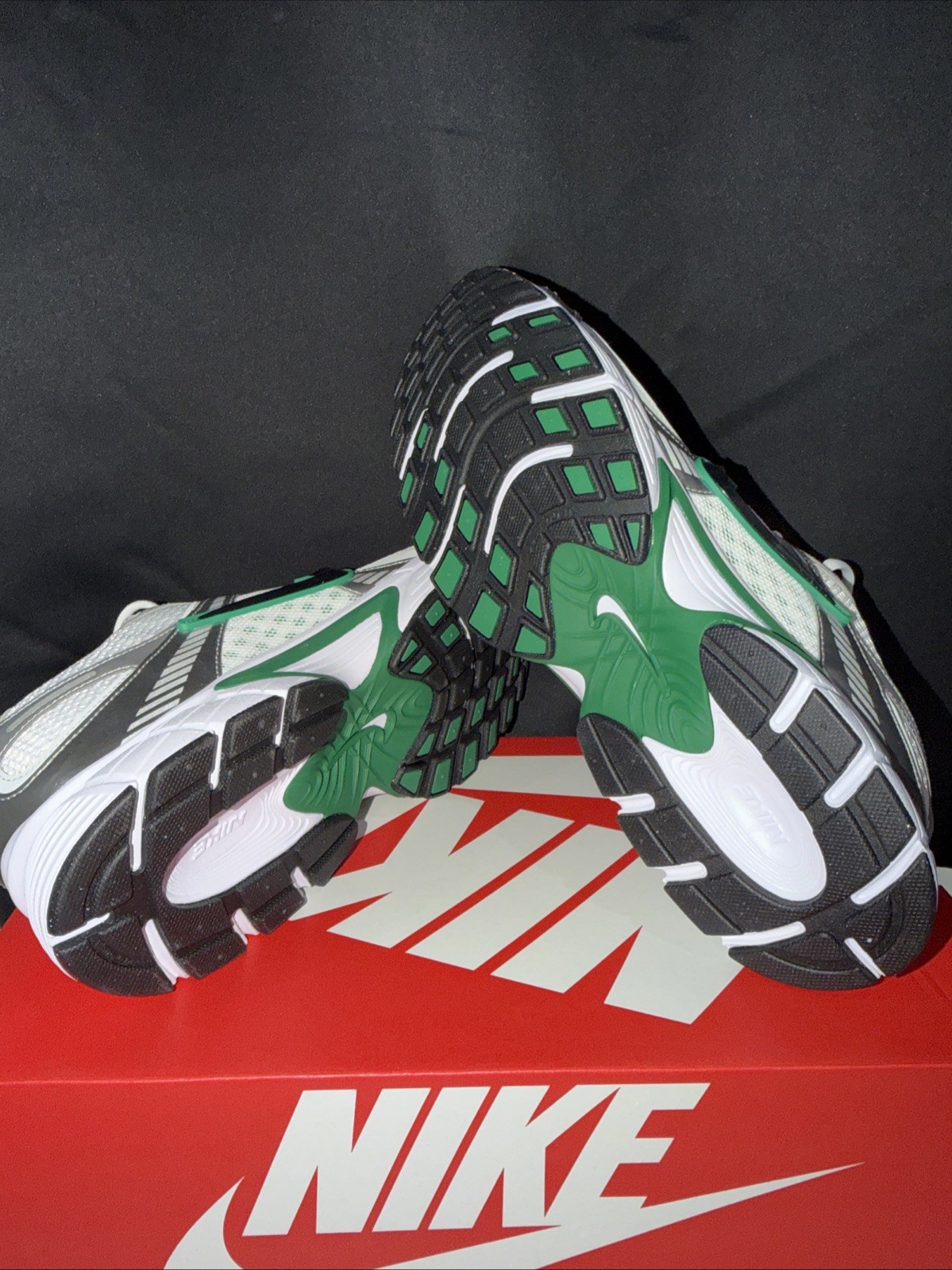 Nike V5 RNR White Malachite Green Silver HJ5228-100 Men Sz 13 New W Box Running
