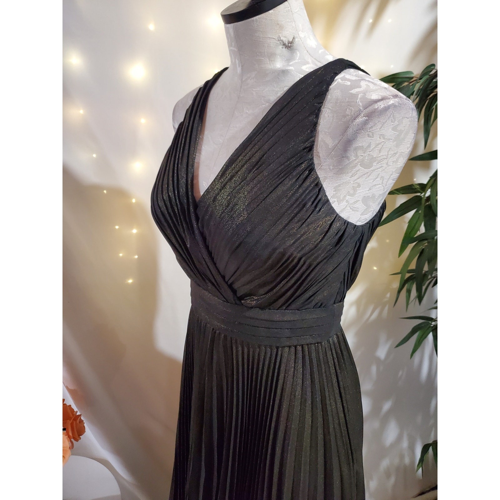 Aidan Mattox Foiled Chiffon Metallic Pleated Formal Gown Size 2 Wedding Event