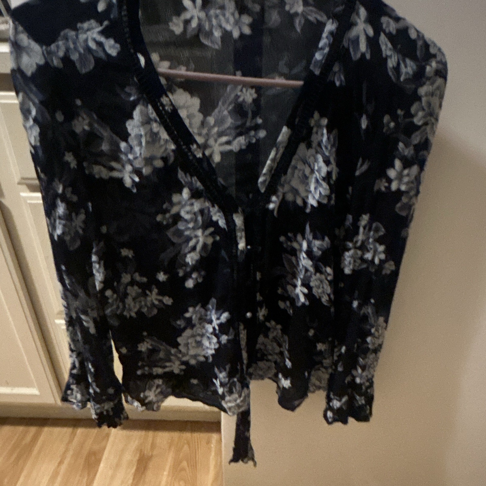 American Eagle Outfitters Women’s Black Floral V-Neck Button Blouse, Size M