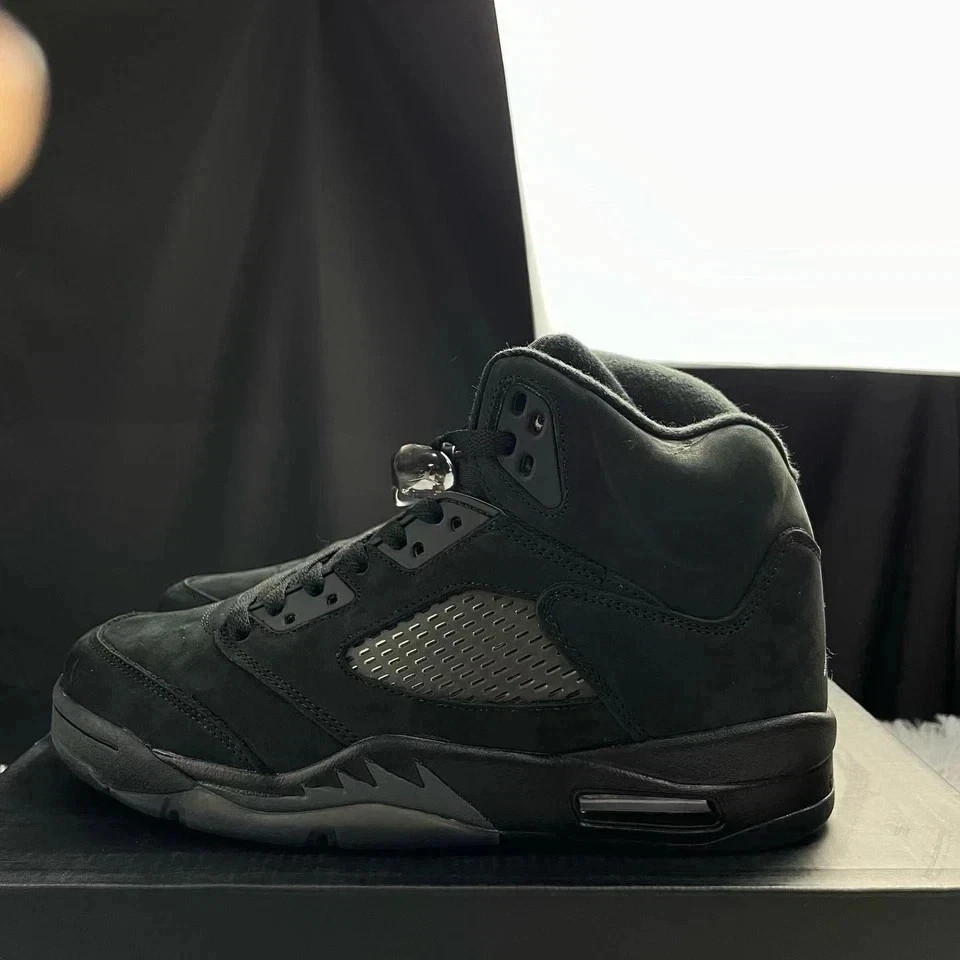 Men – Jordan 5 “Black Cat” Size US 7-12
