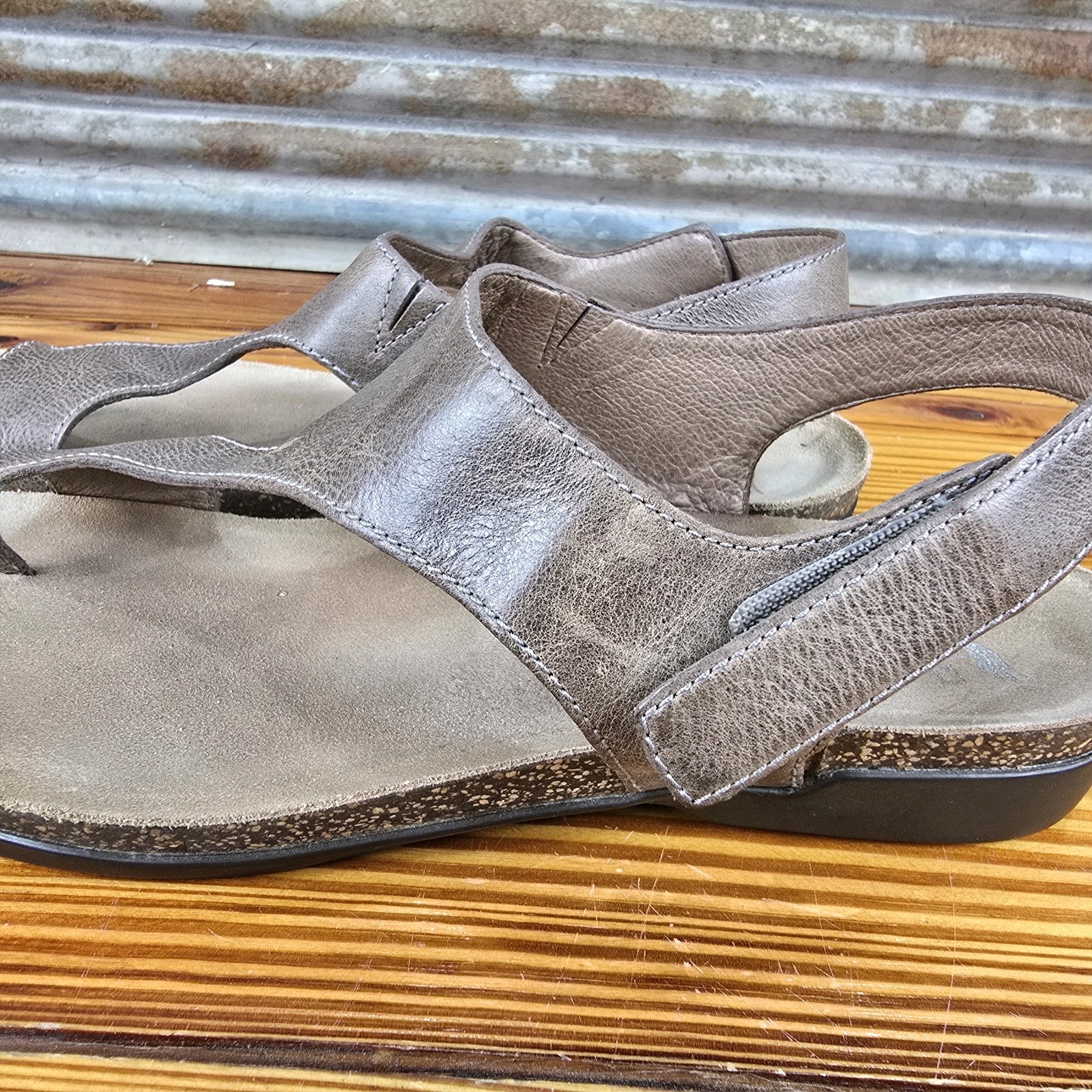 $130 DANSKO US 10.5-11 EU 41 Stone Leather REECE Sandals 6024795300 Pristine!!