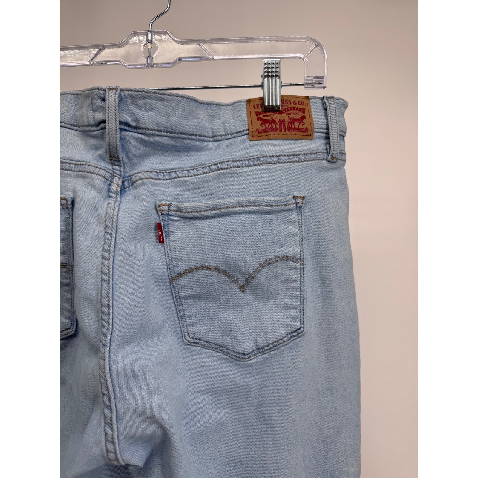 Levis 311 Shaping Skinny Jeans Light Wash Blue Denim W33 L30 19626-0321
