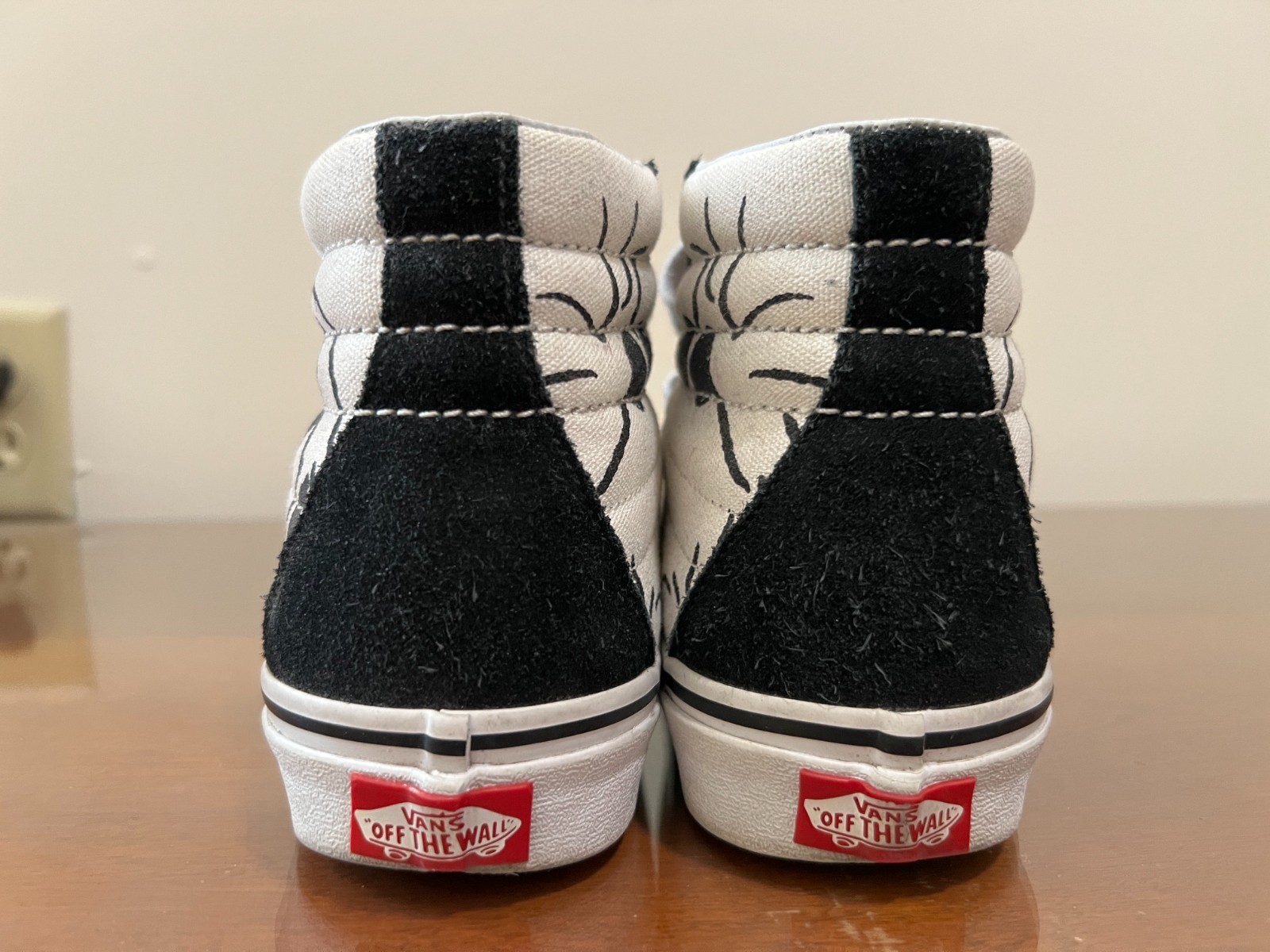 Vans x Peanuts Snoopy & Woodstock Sk8-Hi sneakers. Excellent pre-owned. w7/m5.
