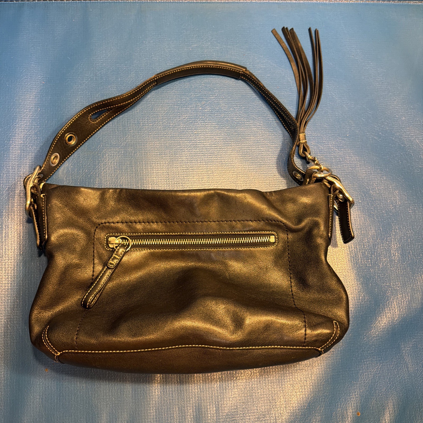 Coach Bag Hobo Black Leather Baguette Tassel Charm Vintage Pre-Owned 10x7x3″