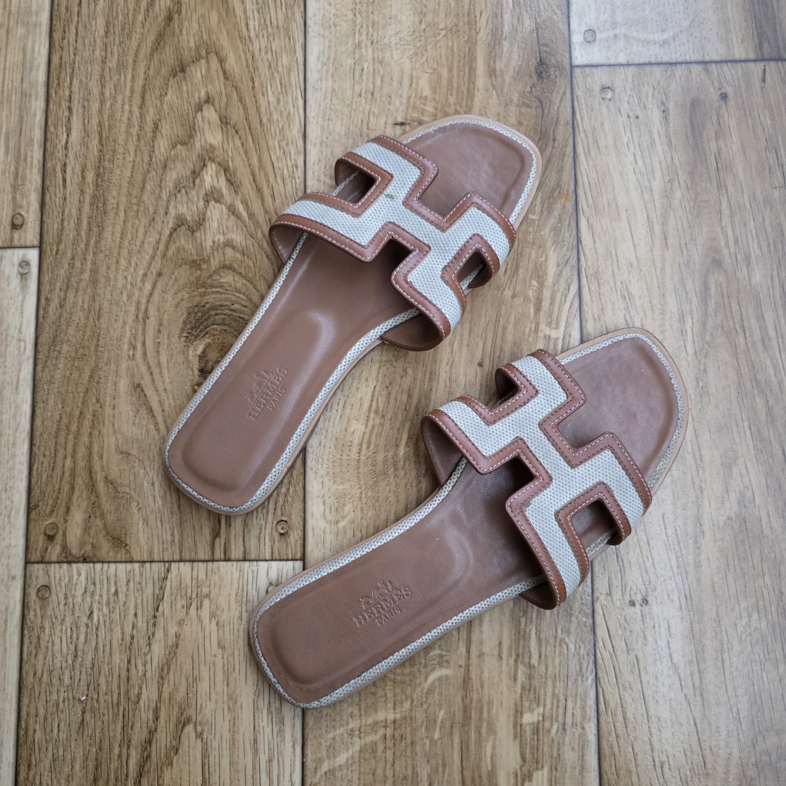 HERMES ORAN LEATHER FLAT SANDALS SLIDES SIZE 39 EU, 8.5 US, 6 UK