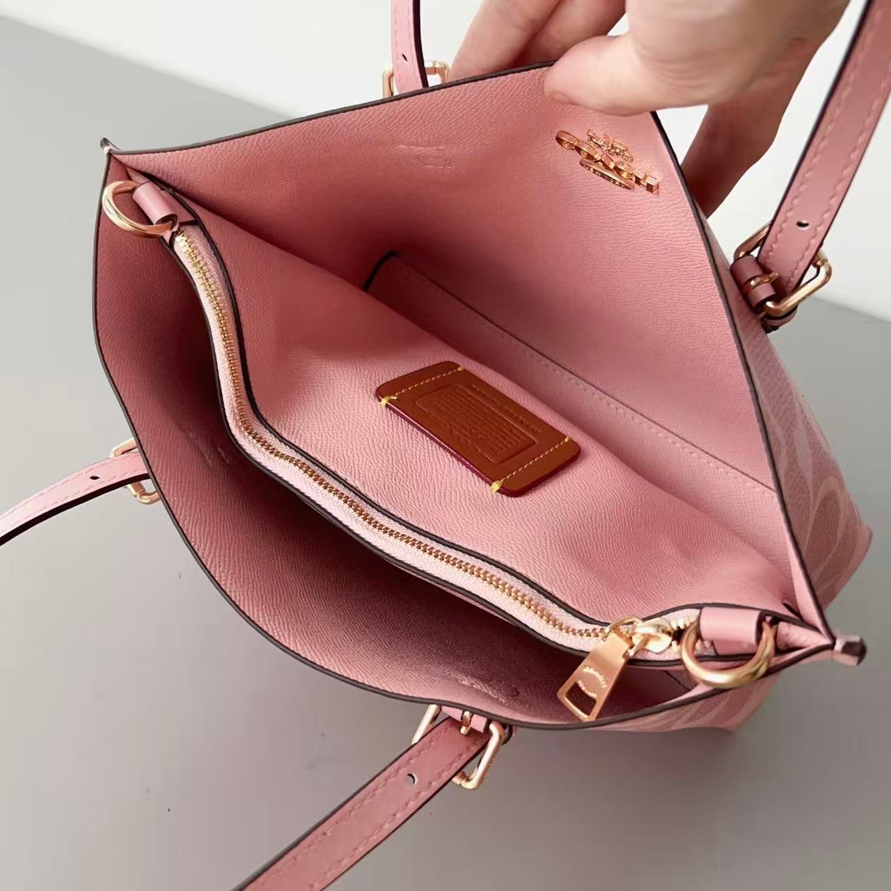 COACH CAL50 Molly Tote Bag 25 Signature Canvas Powder Pink Crossbody new Outlet