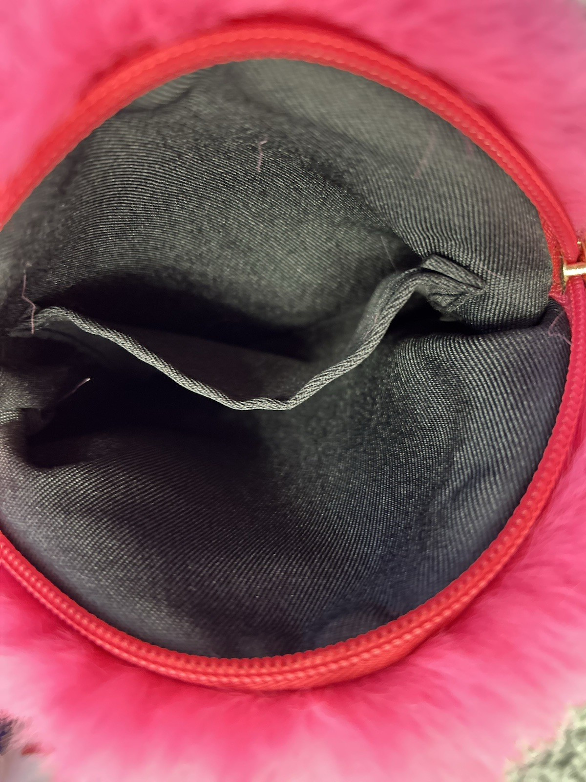 Pink Heart Crossbody Bag Small Gold-Tone Chain Strap Zip Closure Inner Pockets