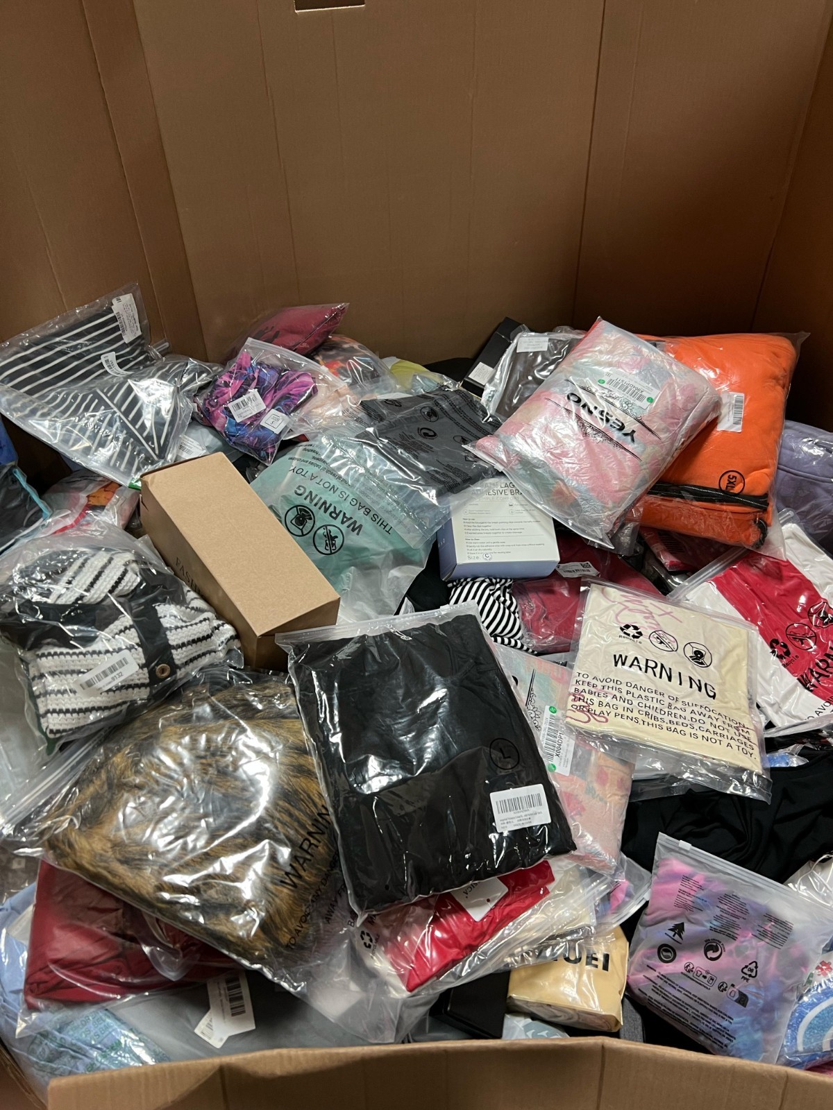 New 100 pics Amazon Brand Wholesale Pallet Lots Clothing New Without Tags Mixed