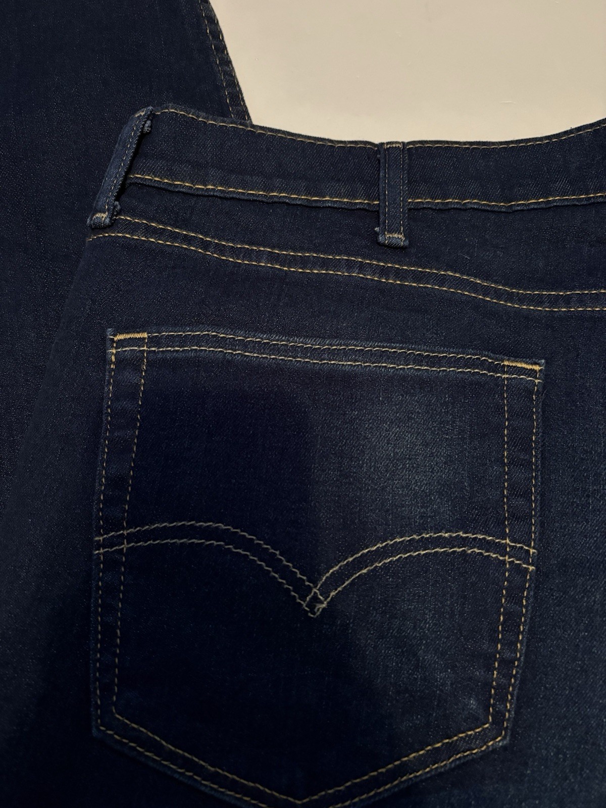 Levi Strauss 559 Men’s 44 x 32 Relaxed Fit Straight Leg Dark Wash Blue Denim