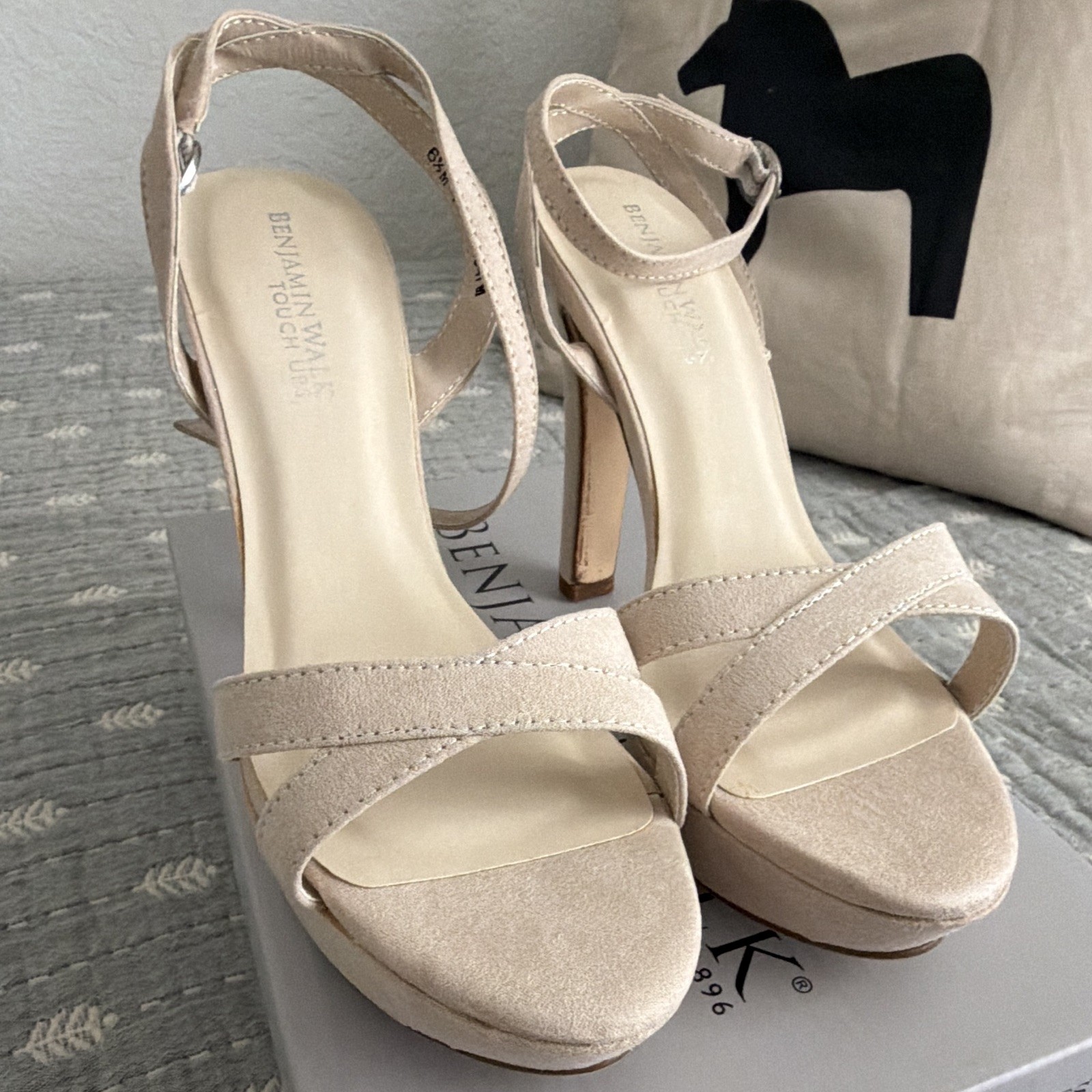 Benjamin Walk Touch Ups Dyeables Women’s Beige Strappy Platform Sandals 6.5M