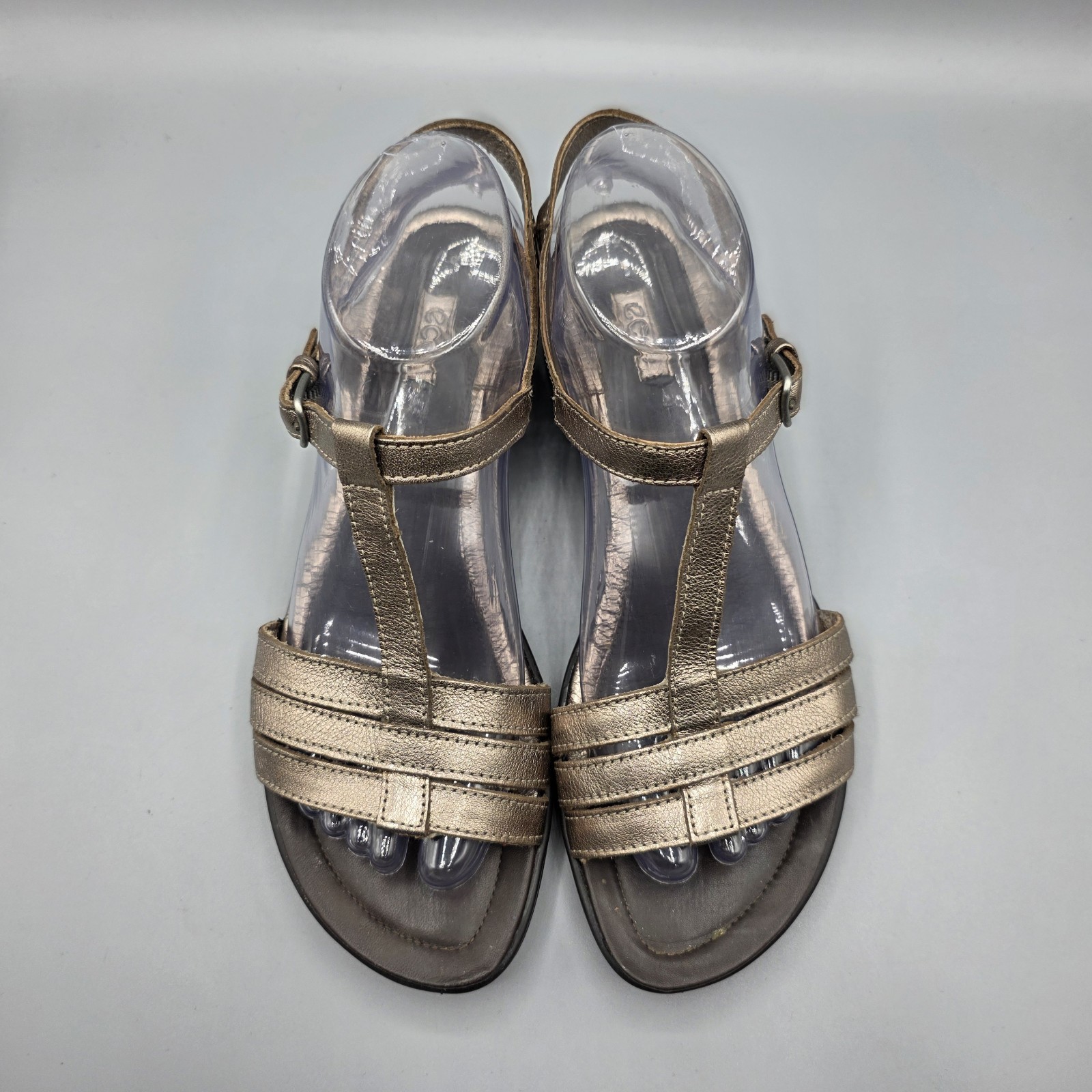 Ecco Flash Sandals Womens 40 Gold Leather T-Strap Comfort Wedge Metallic Buckle