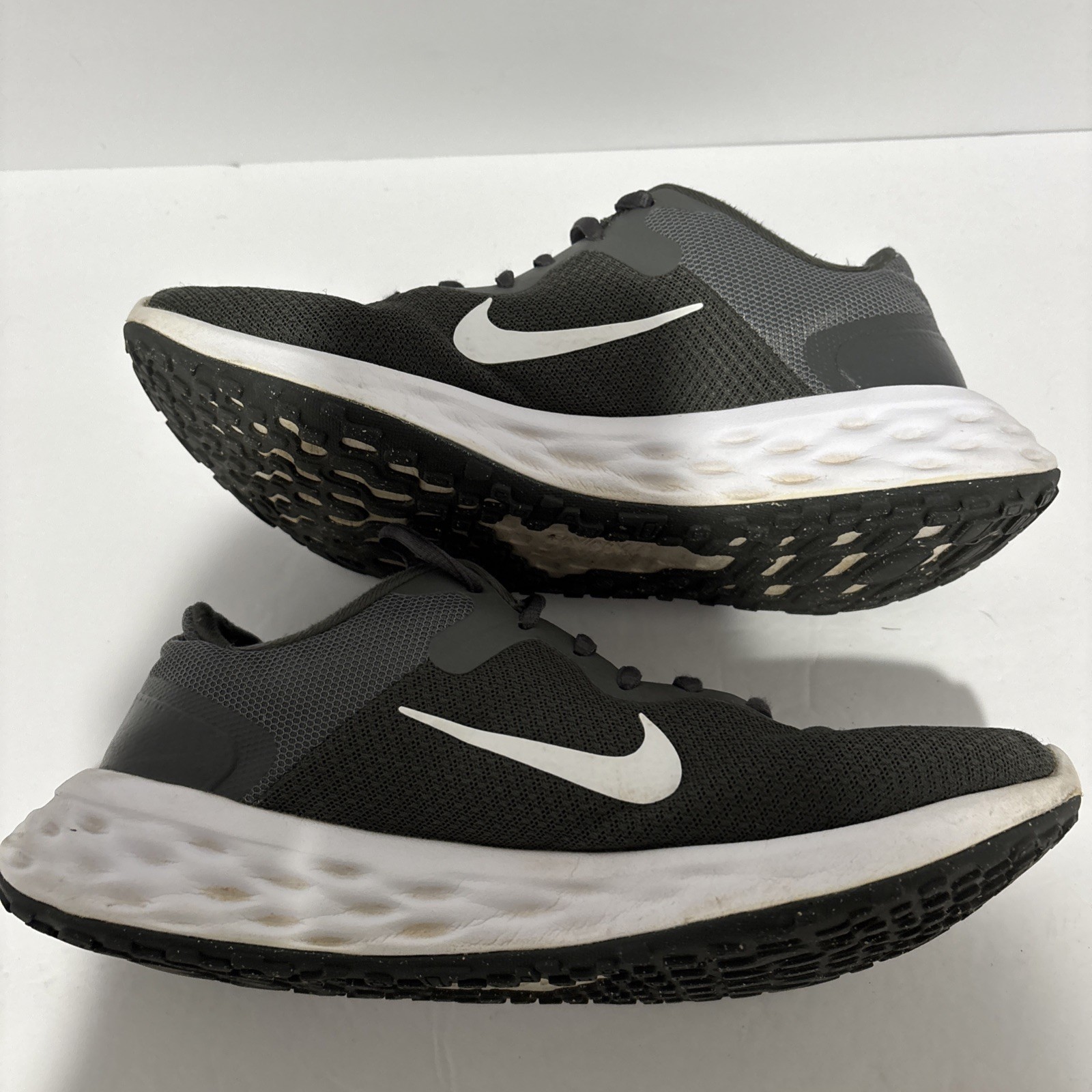 Nike Revolution 6 Men’s Size 8 Gray Running Shoes Athletic Sneakers