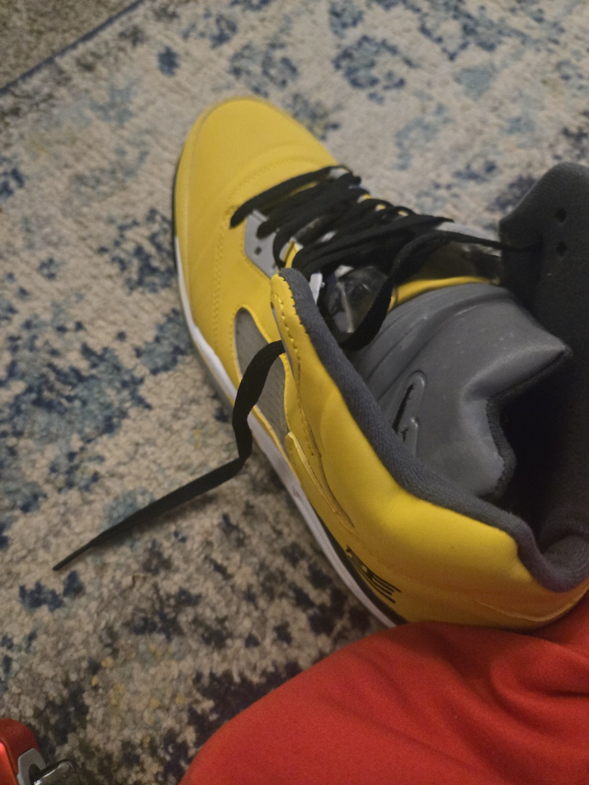 Nike Jordan 5 Men’s Low Top Lace-Up Basketball Sneakers Yellow/Black Tokyo 5