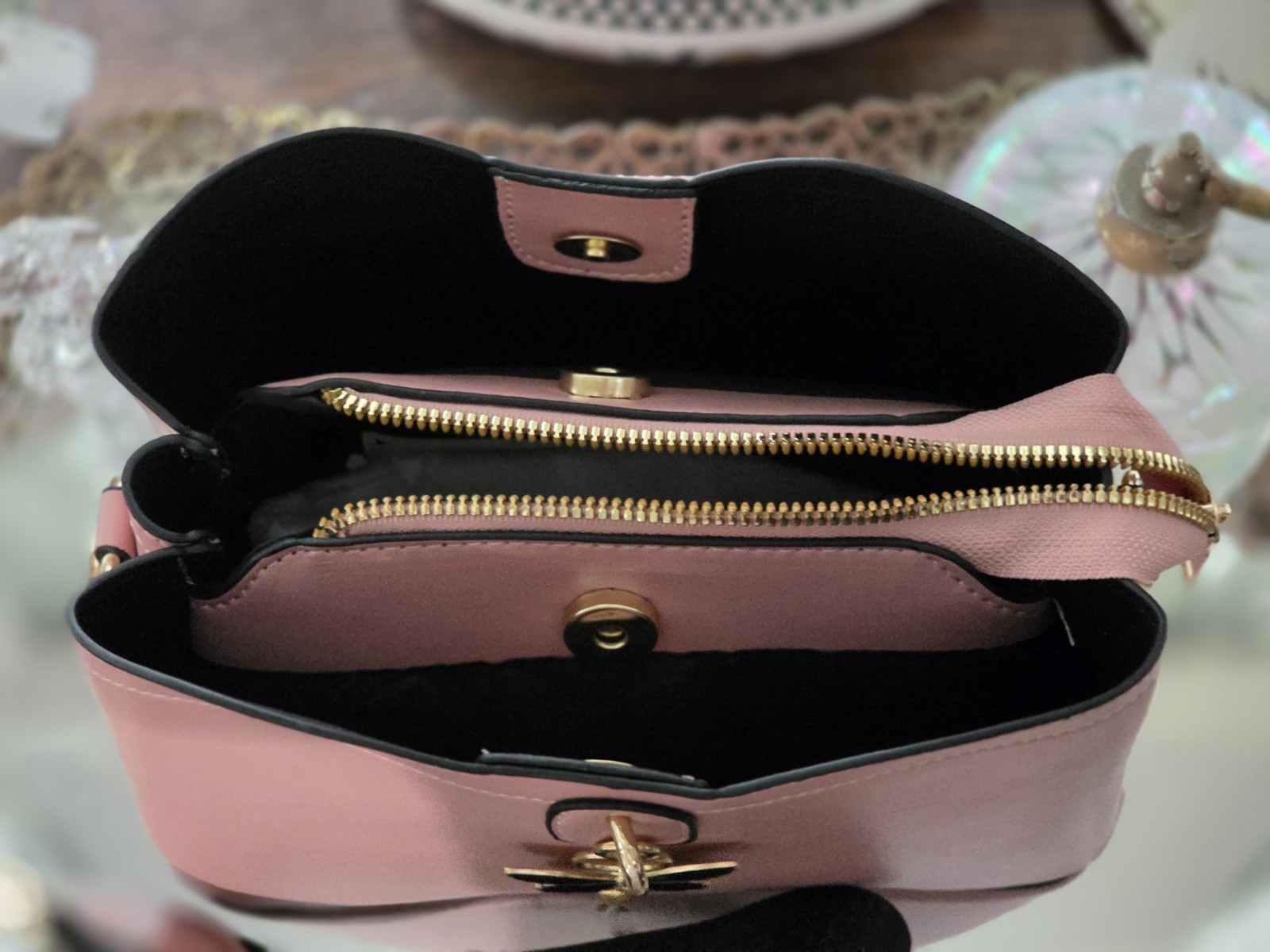 Women’s Pink Handbag Butterfly Tag Crossbody Zip & Magnetic Closure Hi End NWT
