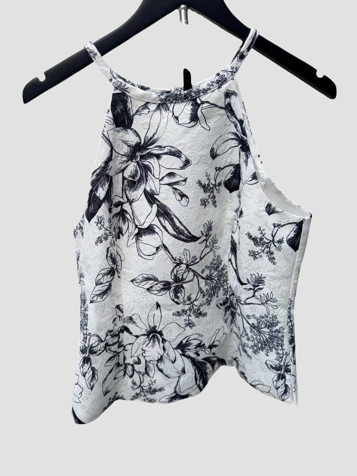 NWT White House Black Market Black and White Floral Halter 2 piece set Size 4