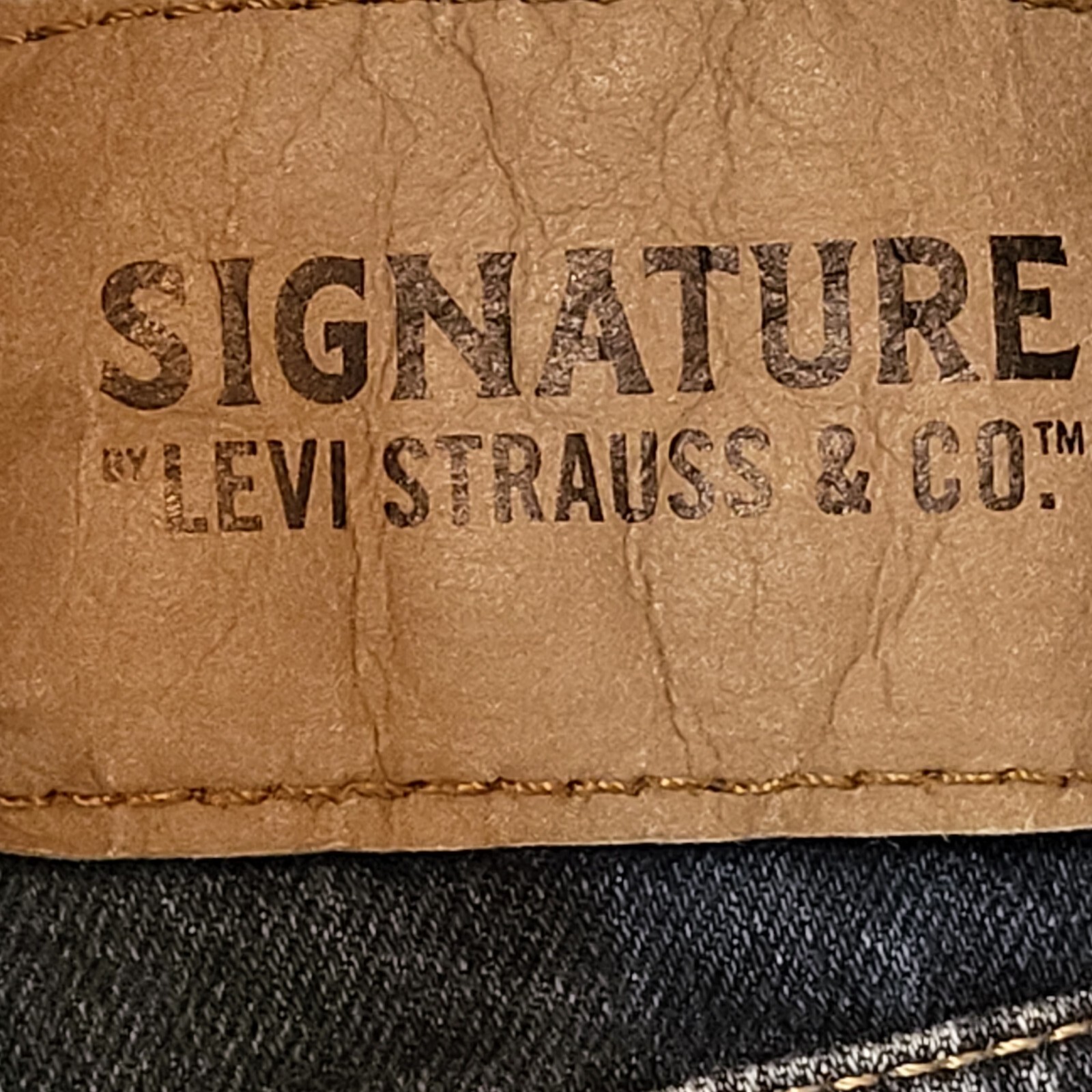 Men’s Denim Blue Jeans Signature by Levi Strauss Size W42 L30 Relaxed 5 Pocket