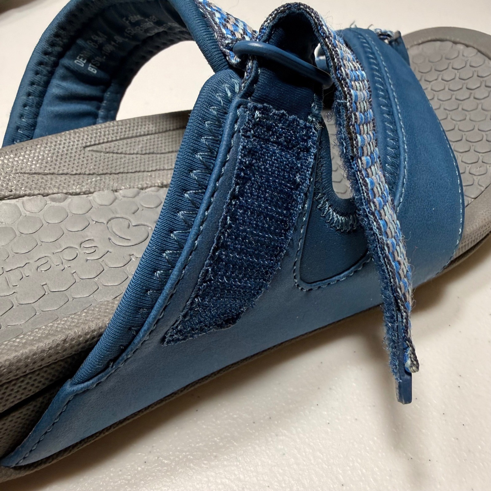 Baretraps Denni Blue Sporty Comfort Walking Sandals Adjustable Straps Size 8.5M