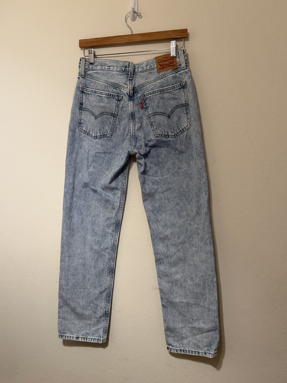 Levi’s Women’s Low Pro Straight Leg Jeans Size 27 Light Wash Denim W29.5, L29