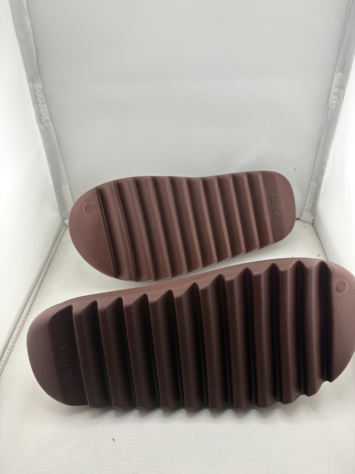 slides brown mens size 11 (YZY)