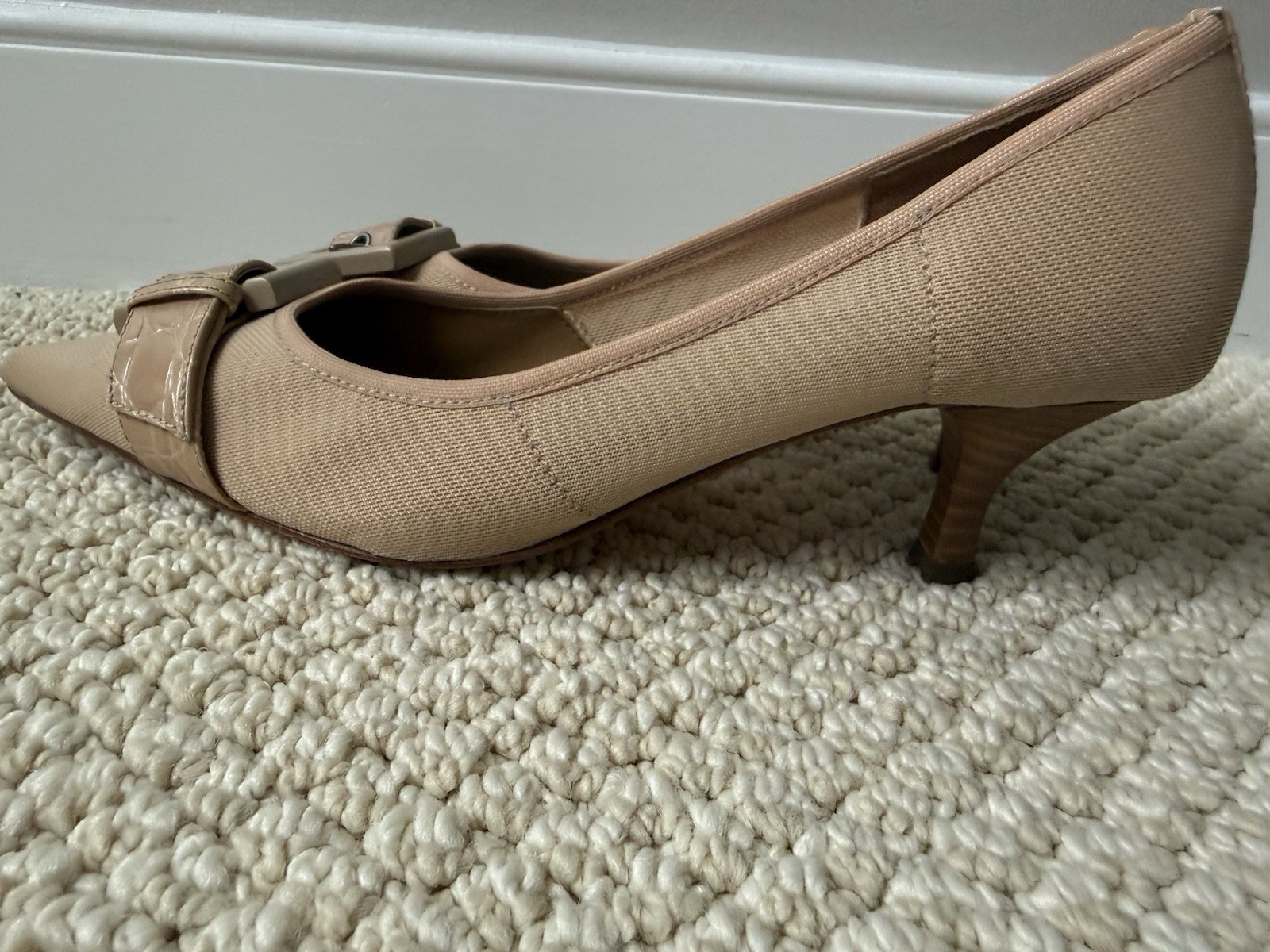 TAHARI Buckled Pointed Pumps-Size 6-Textured Fabric Upper & Leather Outsole EUC
