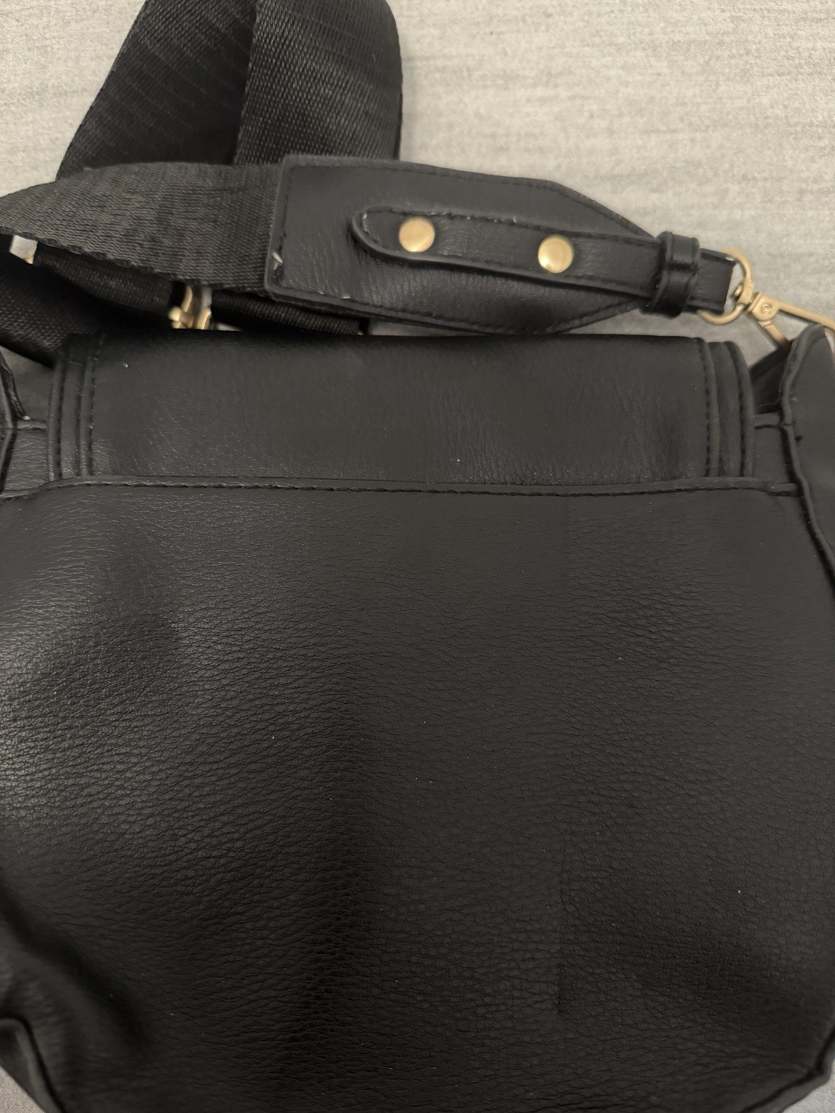 Black Pebbled Crescent Crossbody Bag Magnetic Flap Zip Closure Adjustable Strap