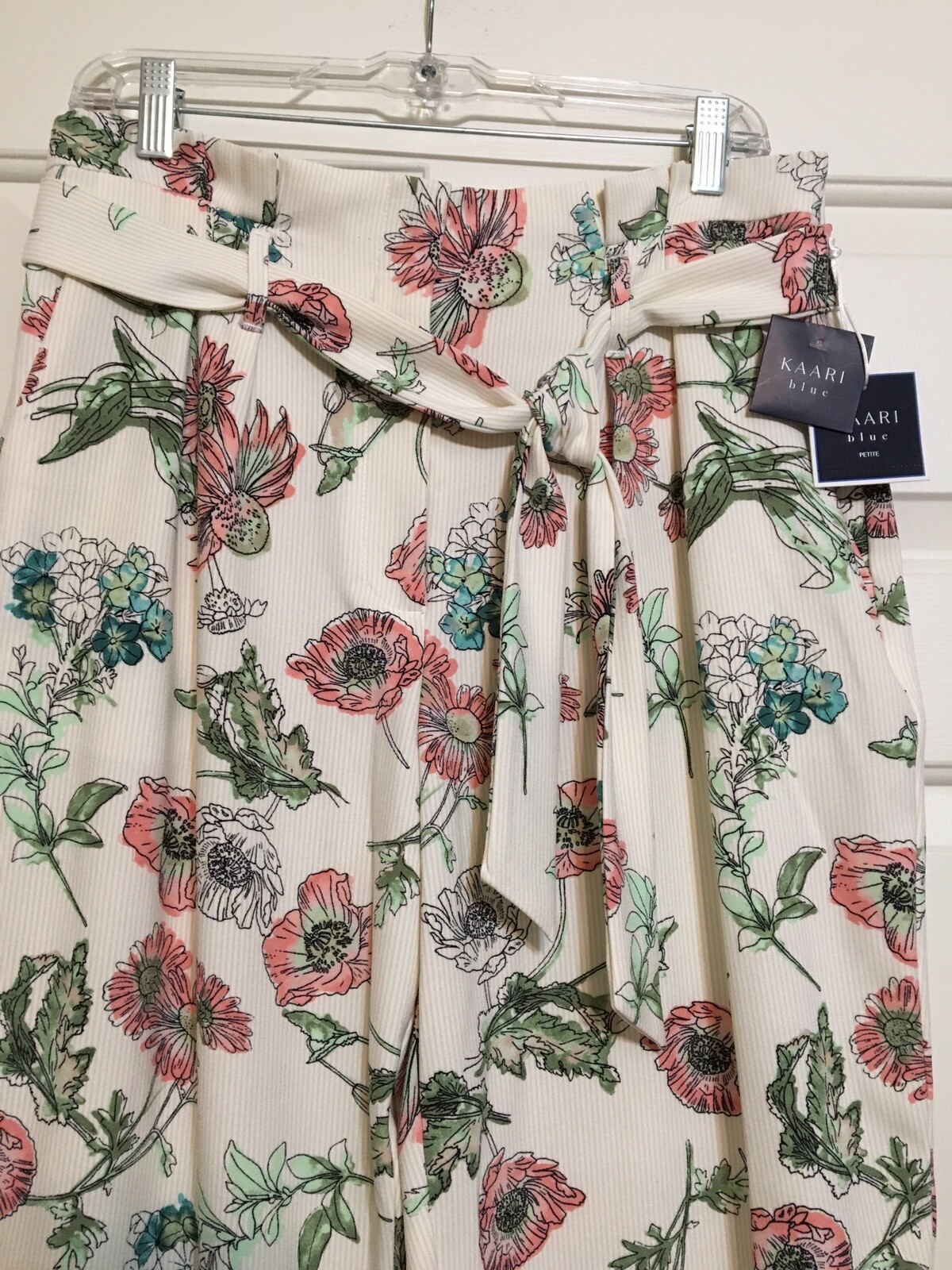 NWT Kaari Blue 8P ivory pink green floral pleated front crop pants women’s