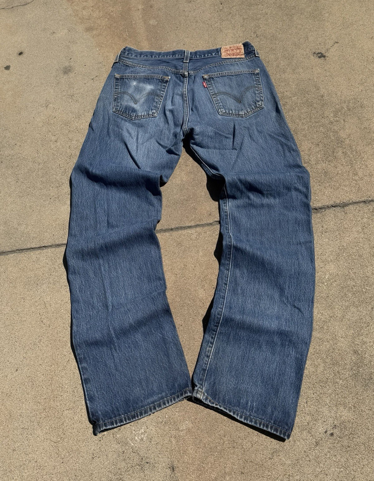 Vintage Levi’s 501 boot cut jeans button fly, dark blue wash size 34
