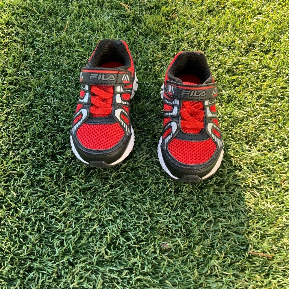 FILA USA Volcanic 5 Sneaker (Toddler Size 5)
