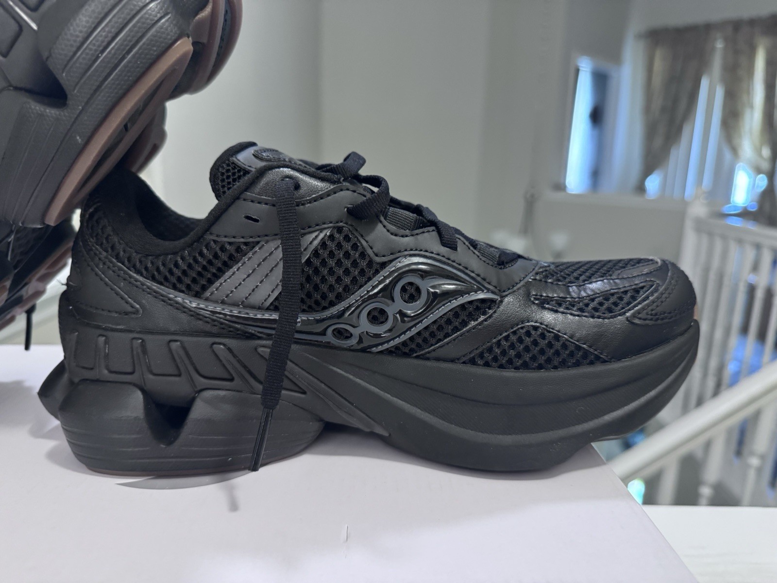 Saucony Grid NXT S70797-3 Triple Black Shoes Men’s 6, Women’s 7.5