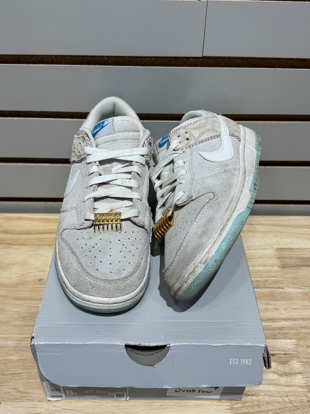 Size 8M/9.5W – Nike Dunk Low SE Barber Shop Grey Sz 8 DH7614-500 Pre-Owned