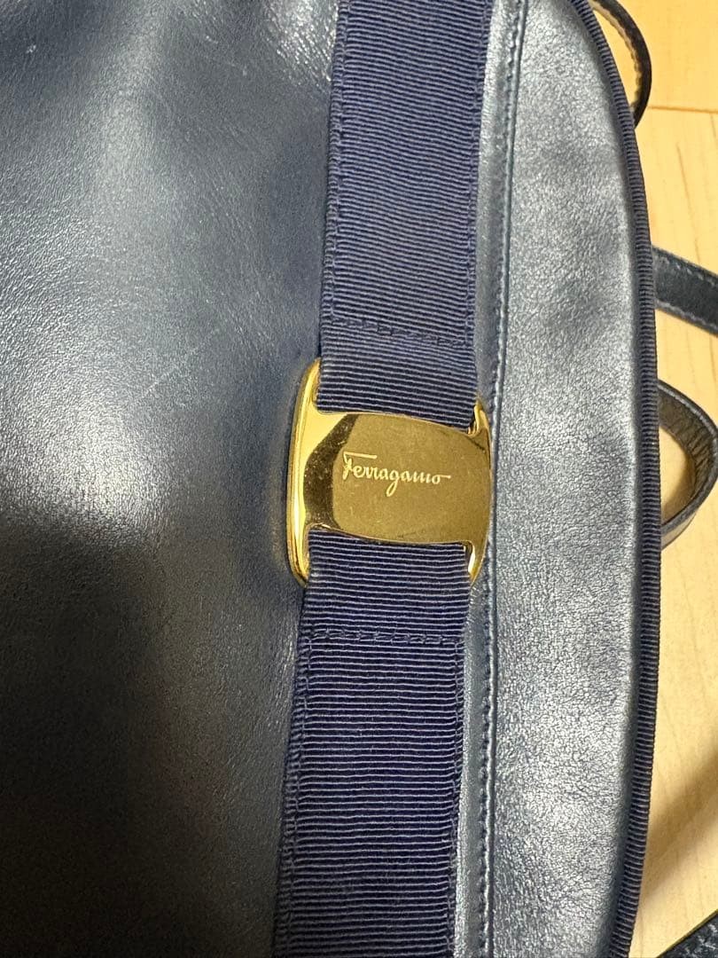Ferragamo Navy Leather Shoulder Bag Gold Hardware 6.3×8.3×2.8in Used