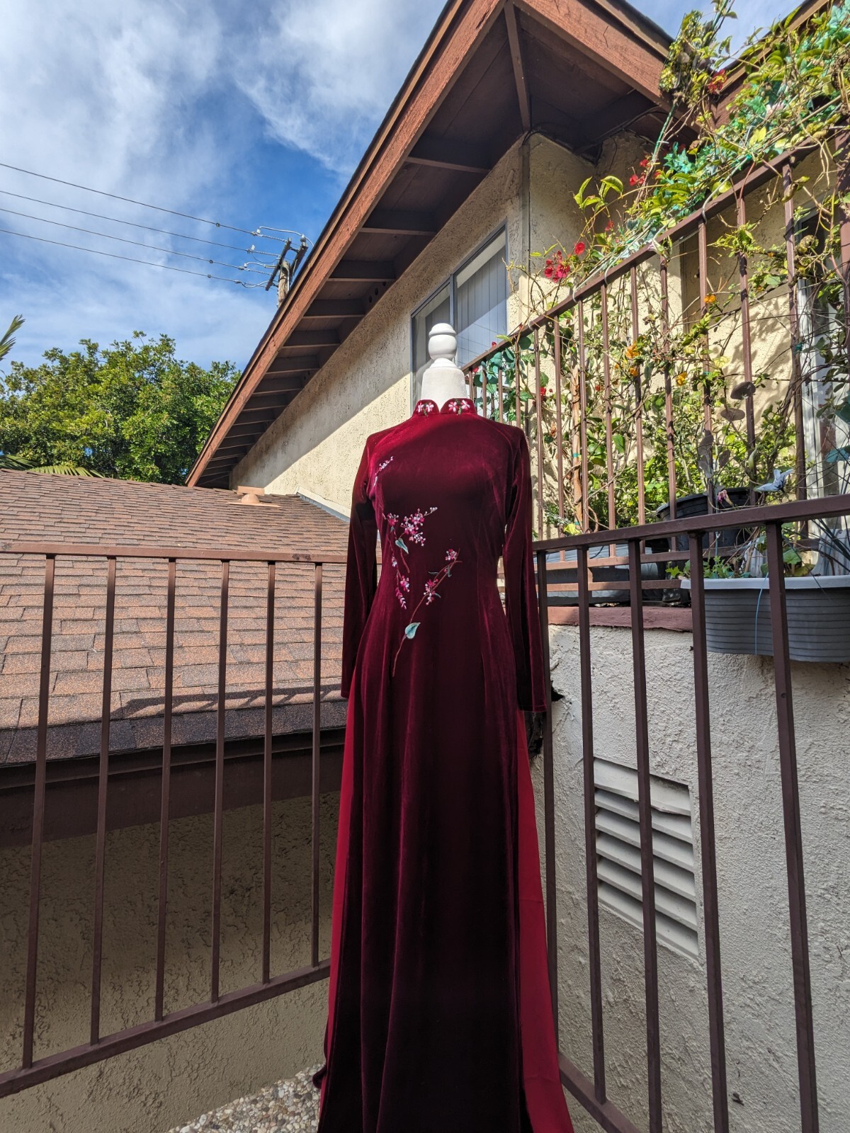 Ao Dai Nhung XL Đỏ Đô Thêu Tay – Ngực 94 cm, Eo 82 cm + Quần Lụa Đỏ