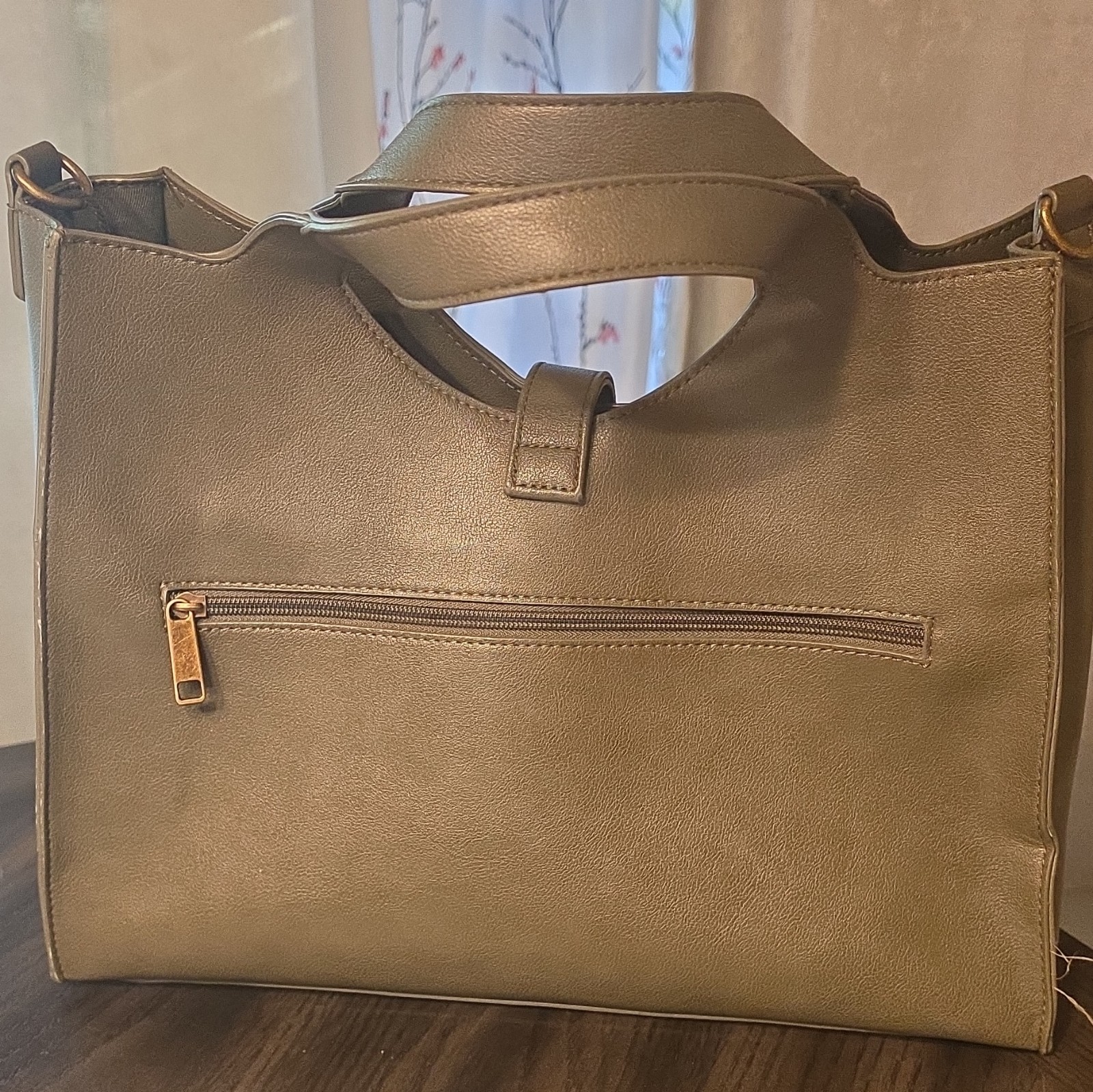 Frye Women’s Gray Tote Top Handle Zip Closure Gold Hardware Lined Pockets