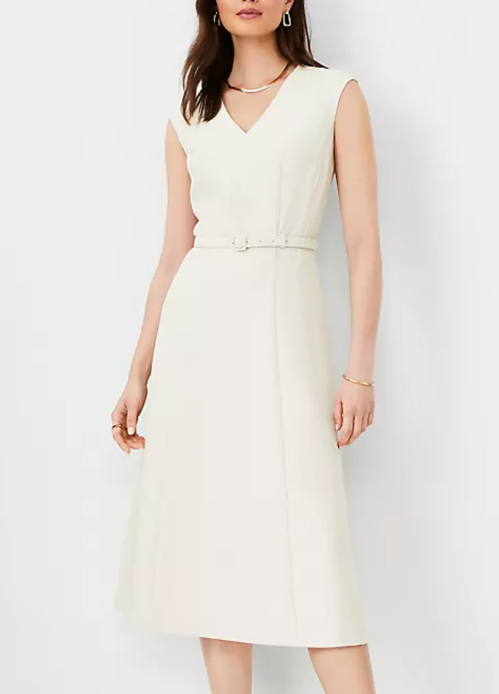 NEW ANN TAYLOR IVORY WHISPER THE PETITE BELTED V-NECK FLUID CREPE MIDI DRESS 4P