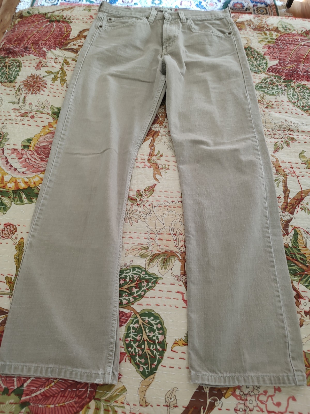 Levis 505 Mens GUC Tan/Grey Tag 31×32 – actual 31×31″- small flaws (see pics)