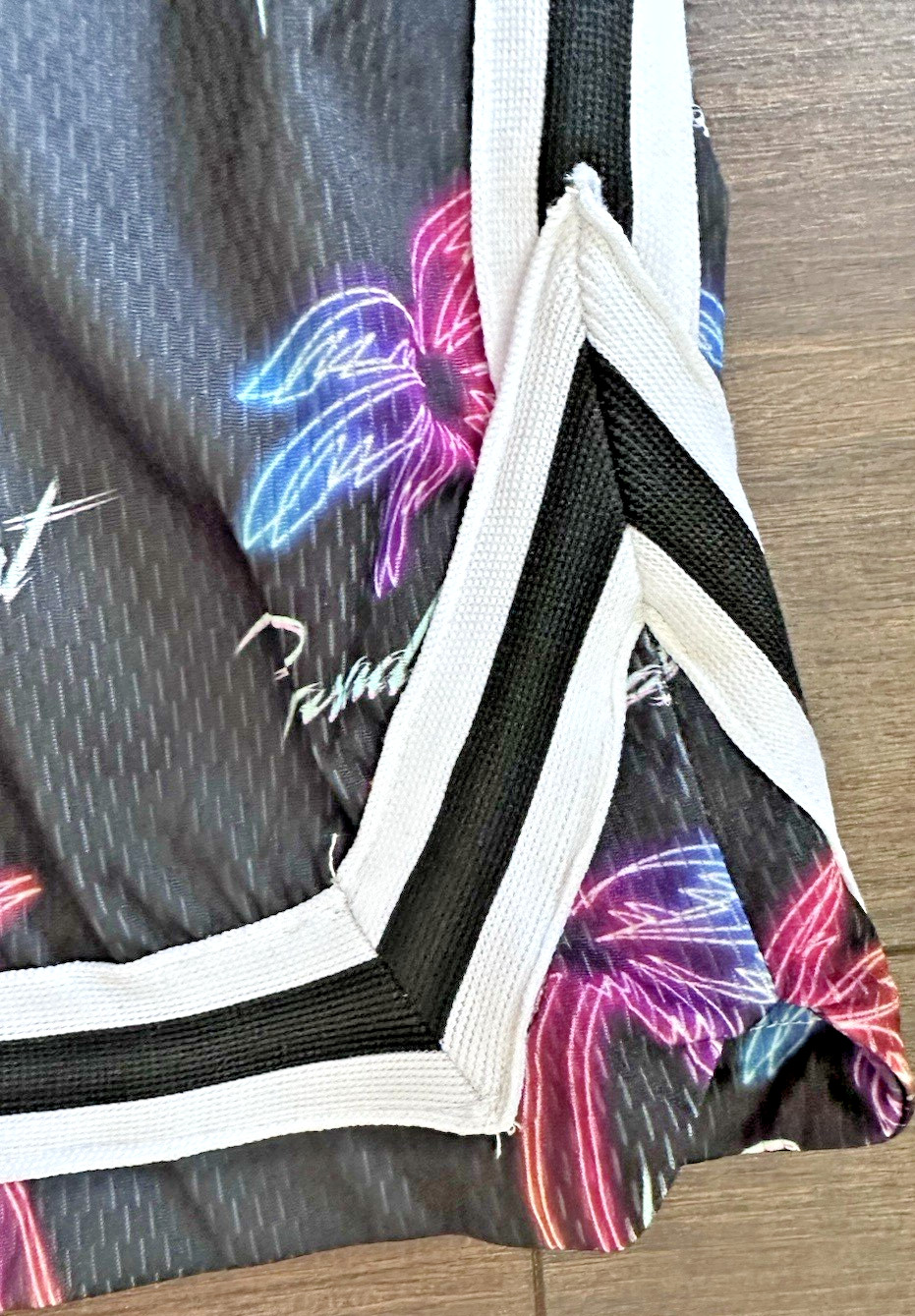 WESC Men’s Basketball shorts Lost paradise 9″ Black Multi Small