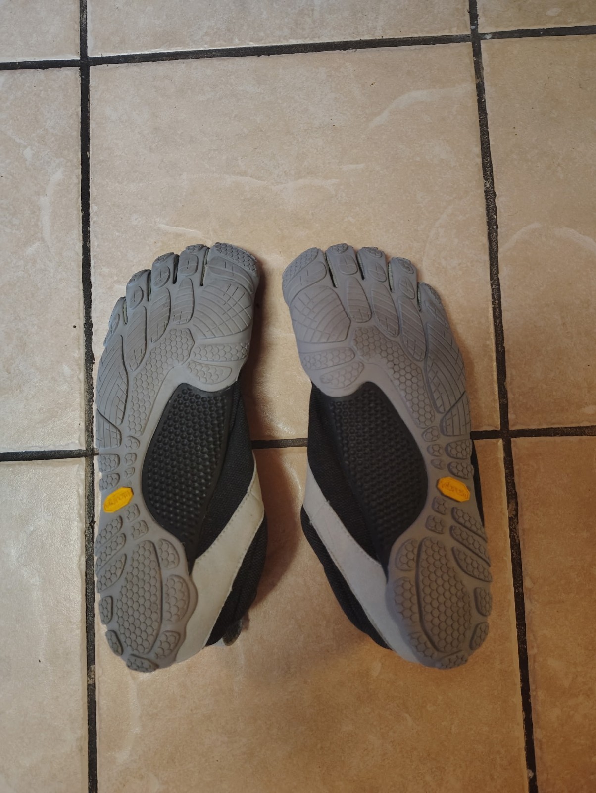 Vibram FiveFingers 11 Black/Gray Colorblock Lace-Up Low Top Toe Shoes eu44