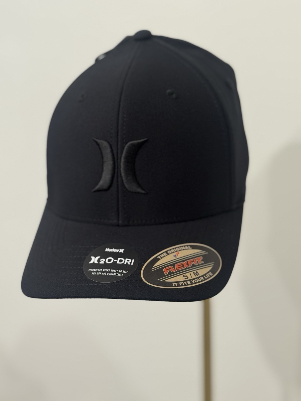NWT Hurley Black On Black Curved Brim Flexfit Hat – Dri Fit – SZ S/M
