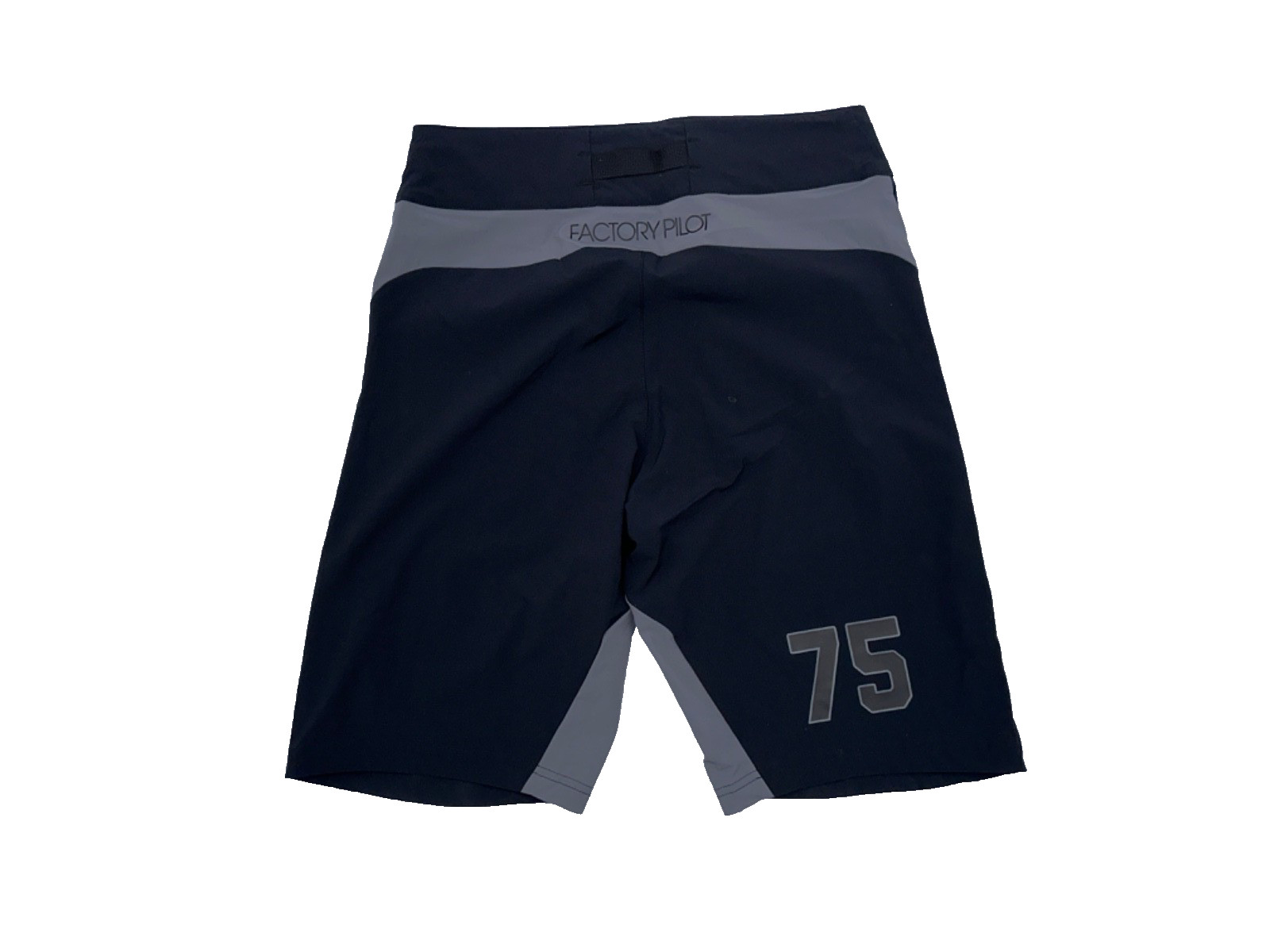 $100 Oakley Men’s Seeker 75 Bike Shorts 11.5” – Black/Grey – Size 29 – New Tags