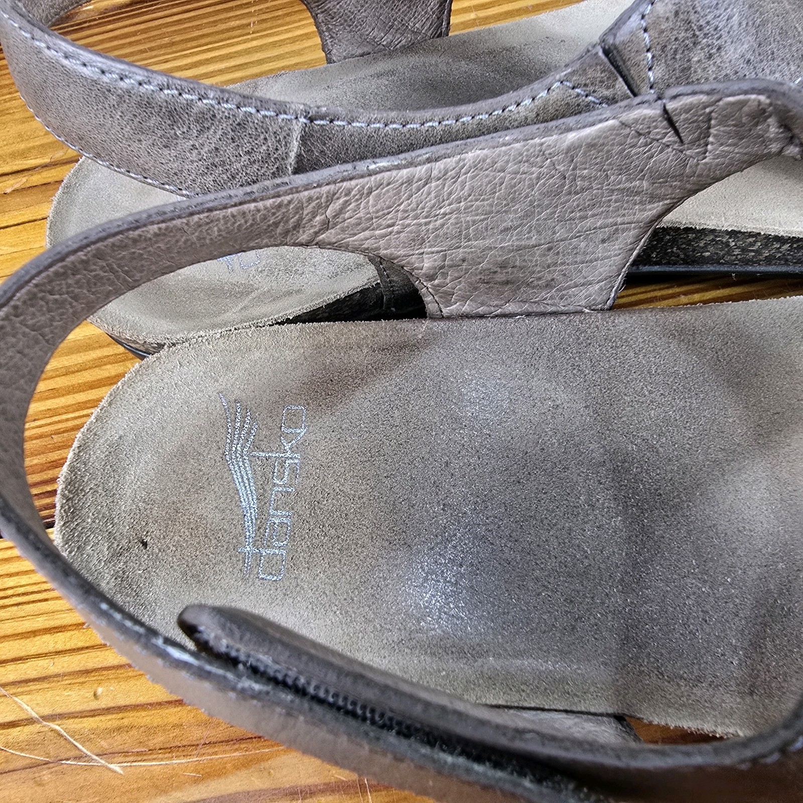$130 DANSKO US 10.5-11 EU 41 Stone Leather REECE Sandals 6024795300 Pristine!!