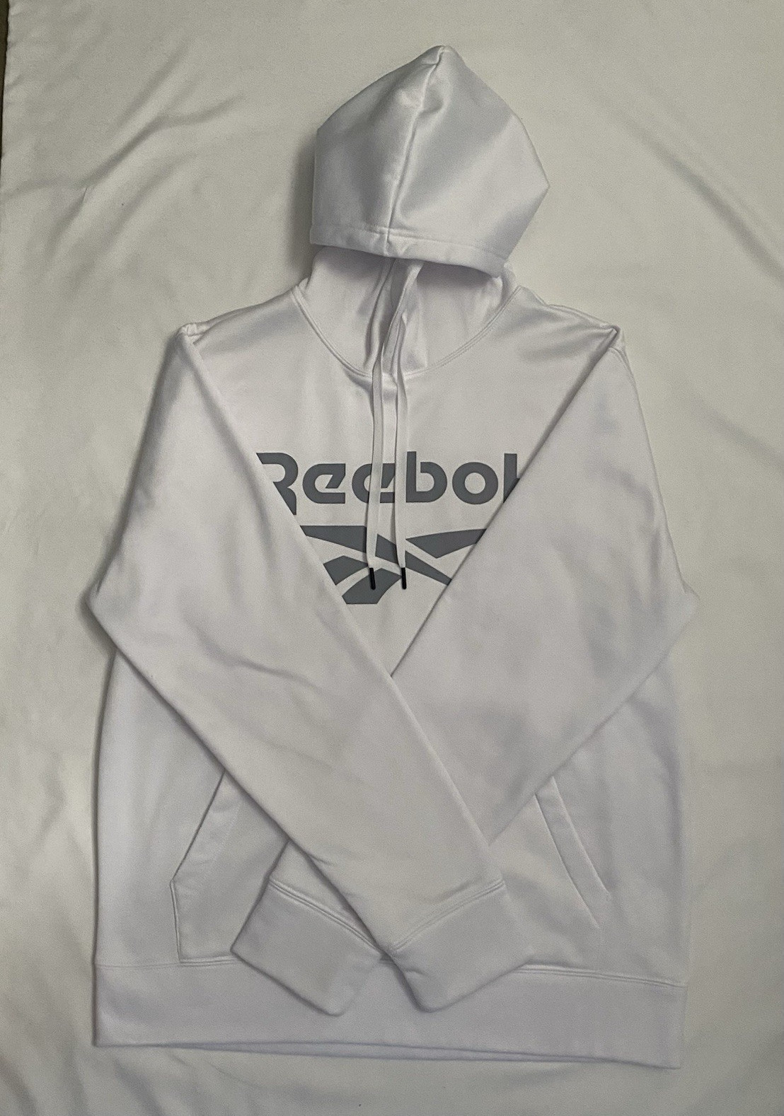 Reebok Men’s Pullover Hoodie Size M Regular White Logo Fleece Polyester Pockets