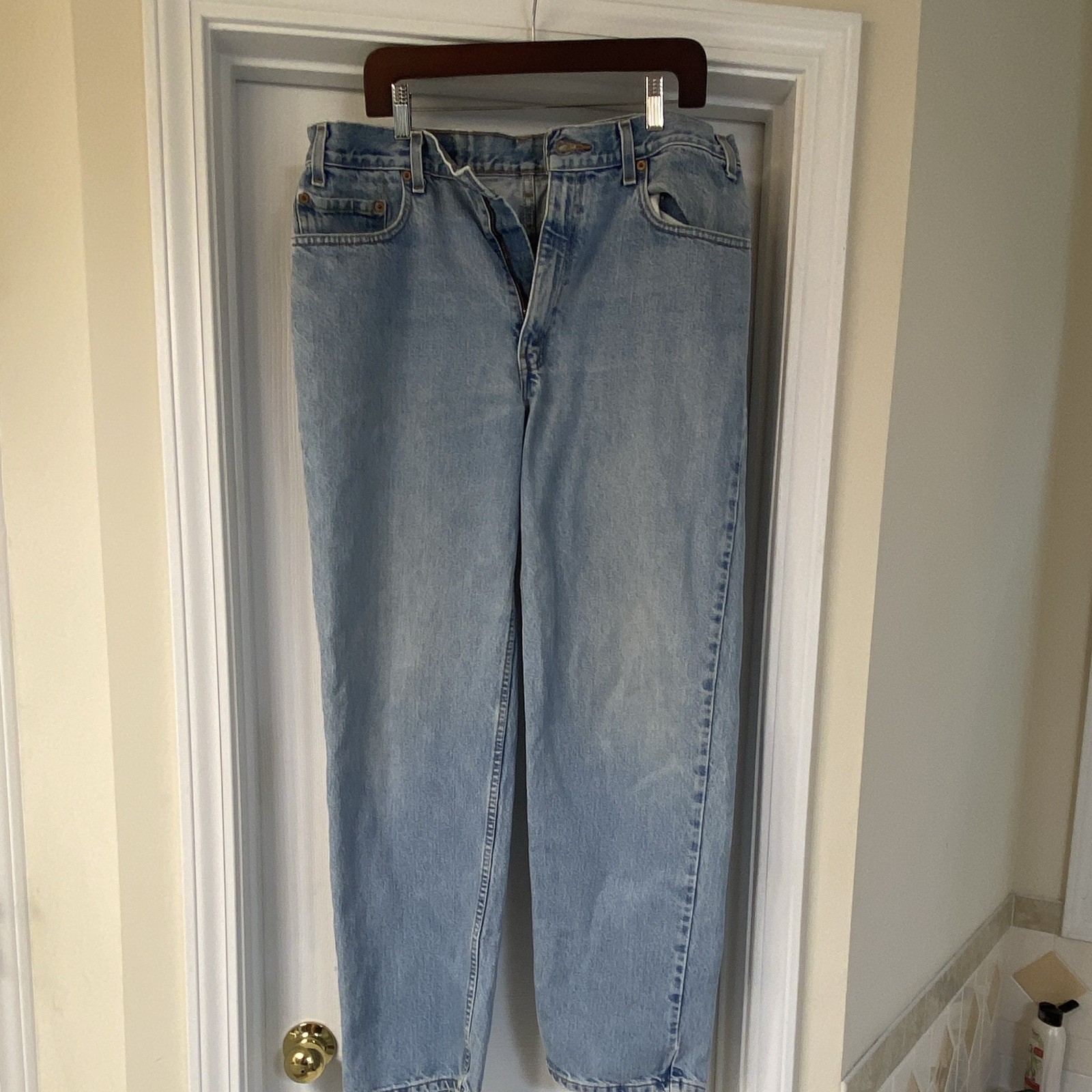 Levi’s Men’s Relaxed Fit Jeans Blue Light Wash Denim Mid Rise 5-Pocket